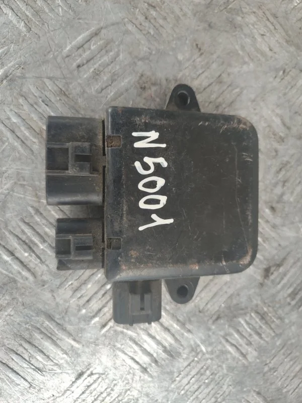 Блок управления вентилятором Mitsubishi Lancer A18700A28001 CS2A