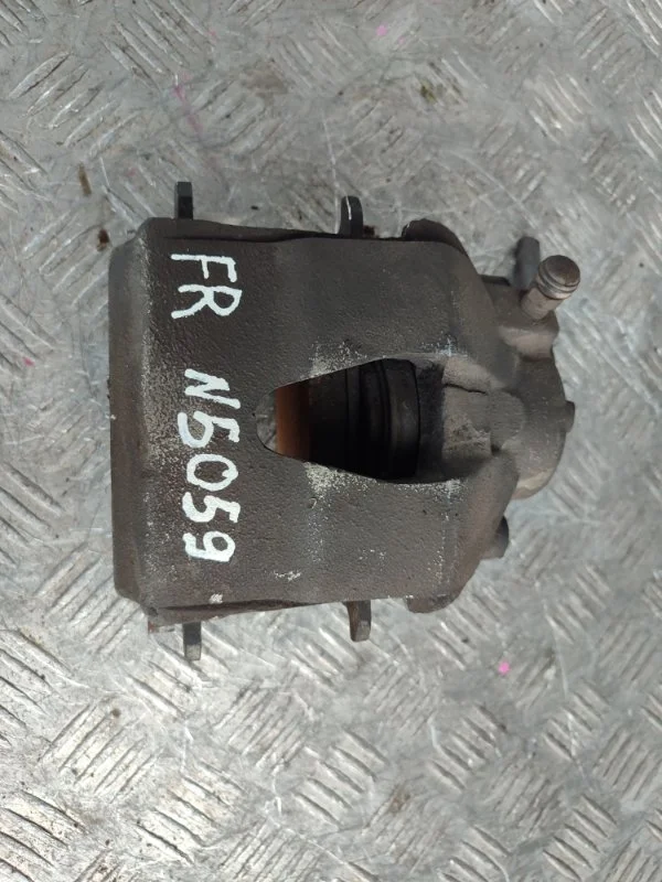 Суппорт тормозной Skoda Yeti 2012 1K0615124D 5L, передний правый