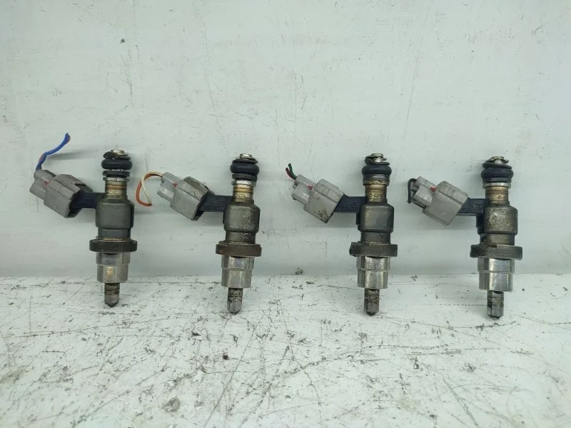 Форсунка топливная Toyota Avensis 2004 2325028030 T250 1AZFSE