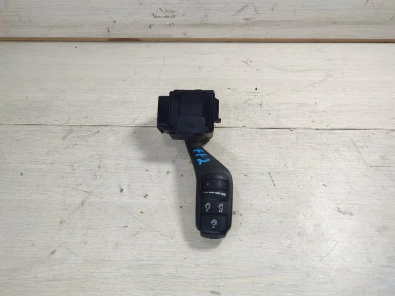 Подрулевой переключатель Ford Focus 4M5T17A553BD 2, правый