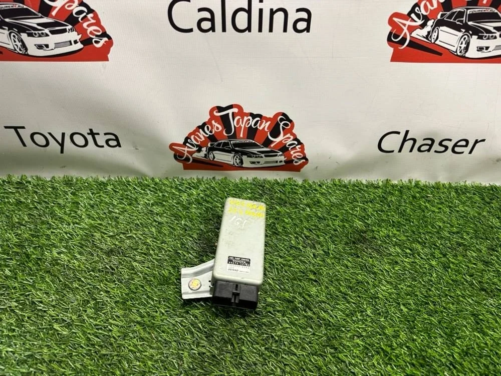 Блок управления топливным насосом Toyota Aristo 2002 8957030180 JZS160