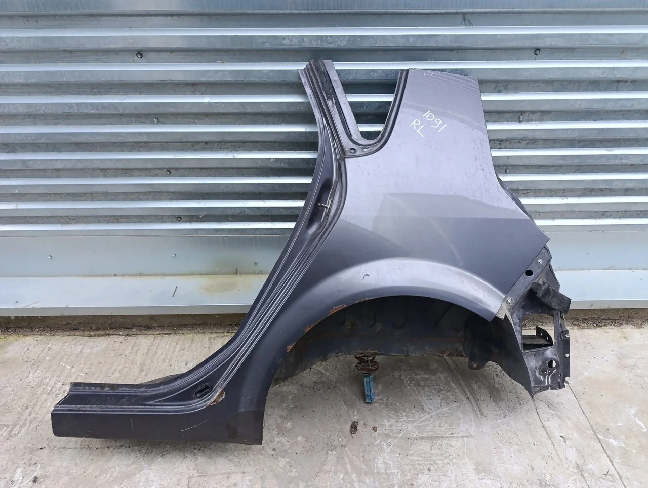 Крыло заднее левое Scenic 2003-2009
