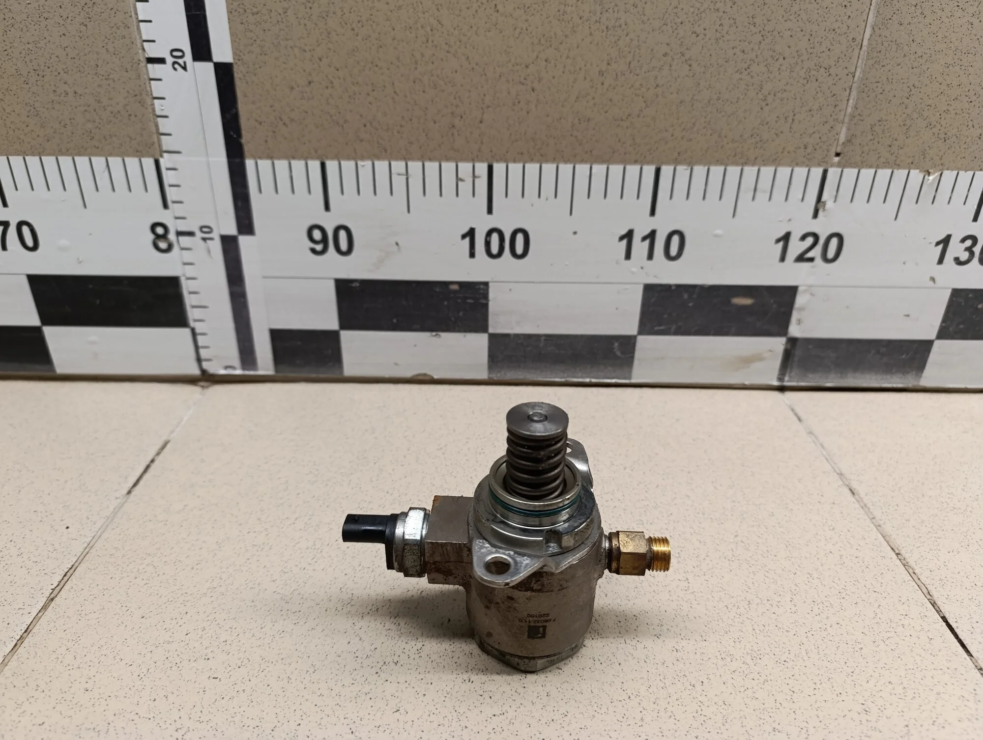 Насос (ТНВД) бензиновый Golf VI 2009-2012