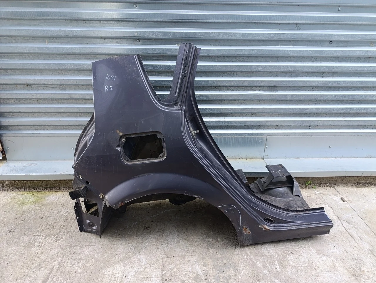 Крыло заднее правое Scenic 2003-2009