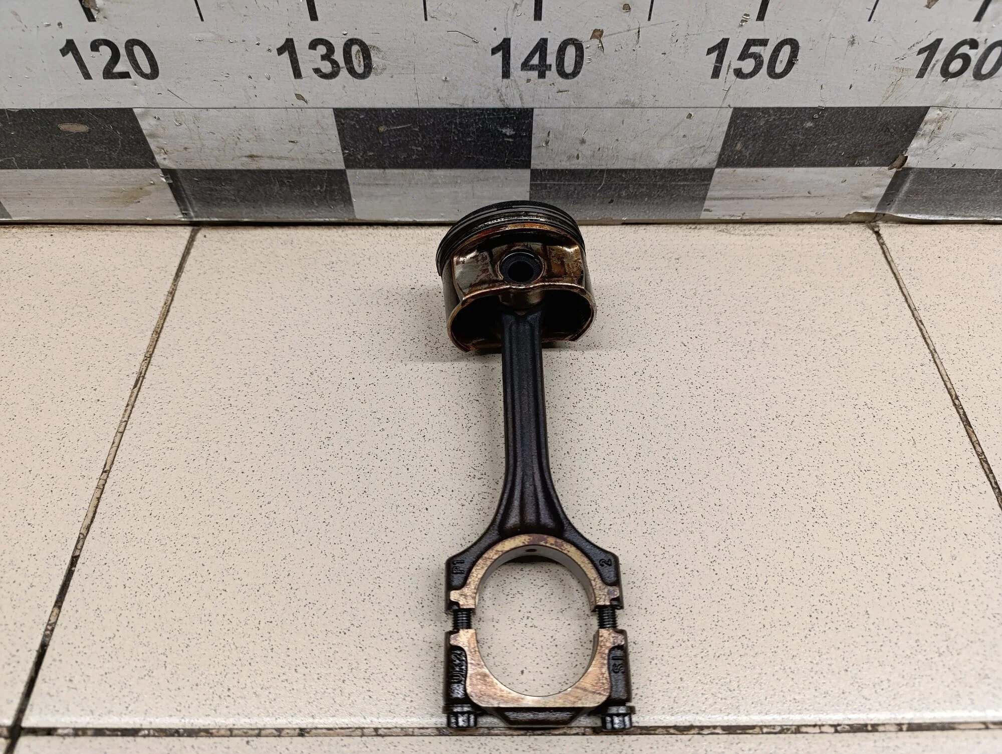 Поршень с шатуном Golf VI 2009-2012