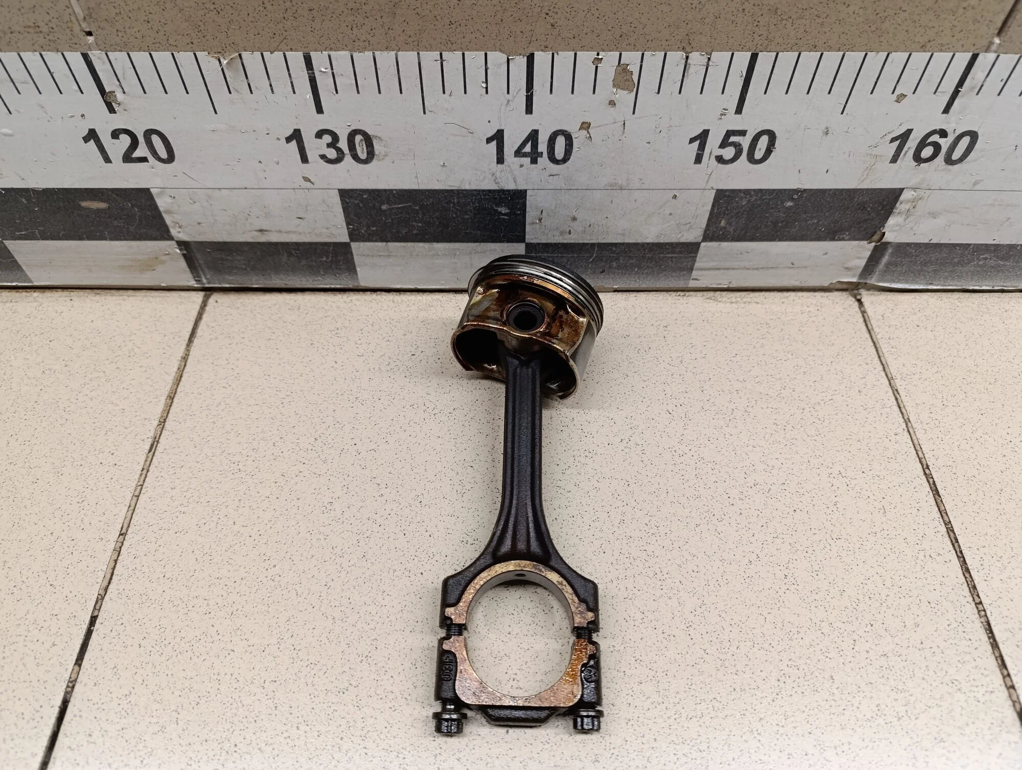 Поршень с шатуном Golf VI 2009-2012