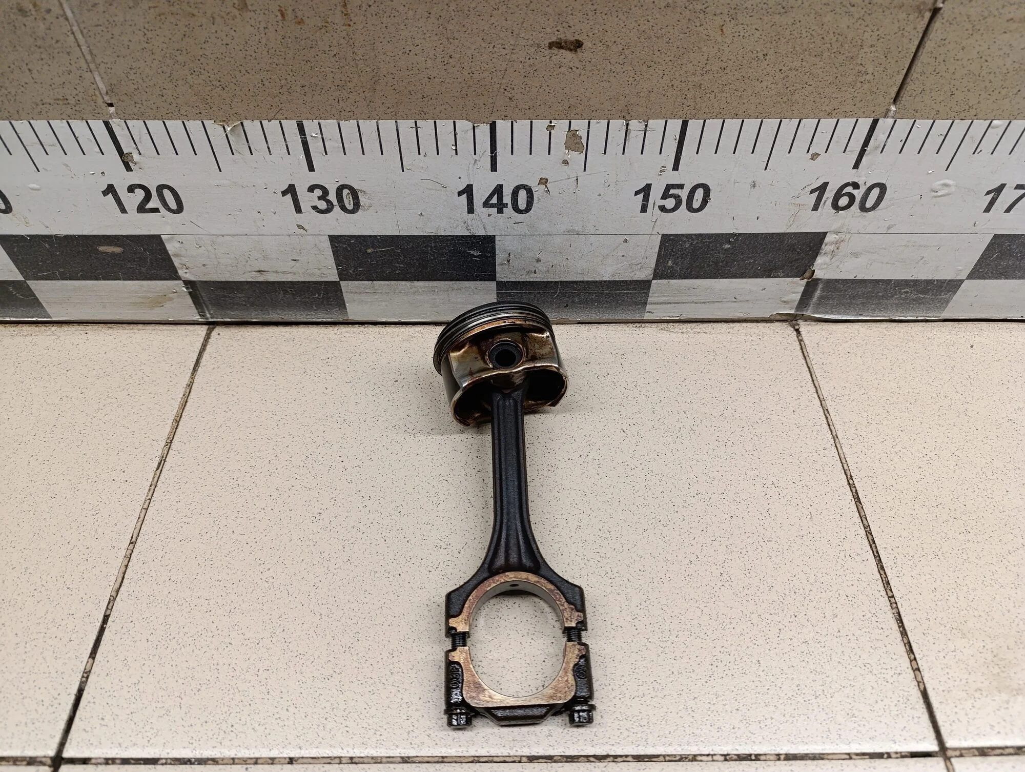 Поршень с шатуном Golf VI 2009-2012