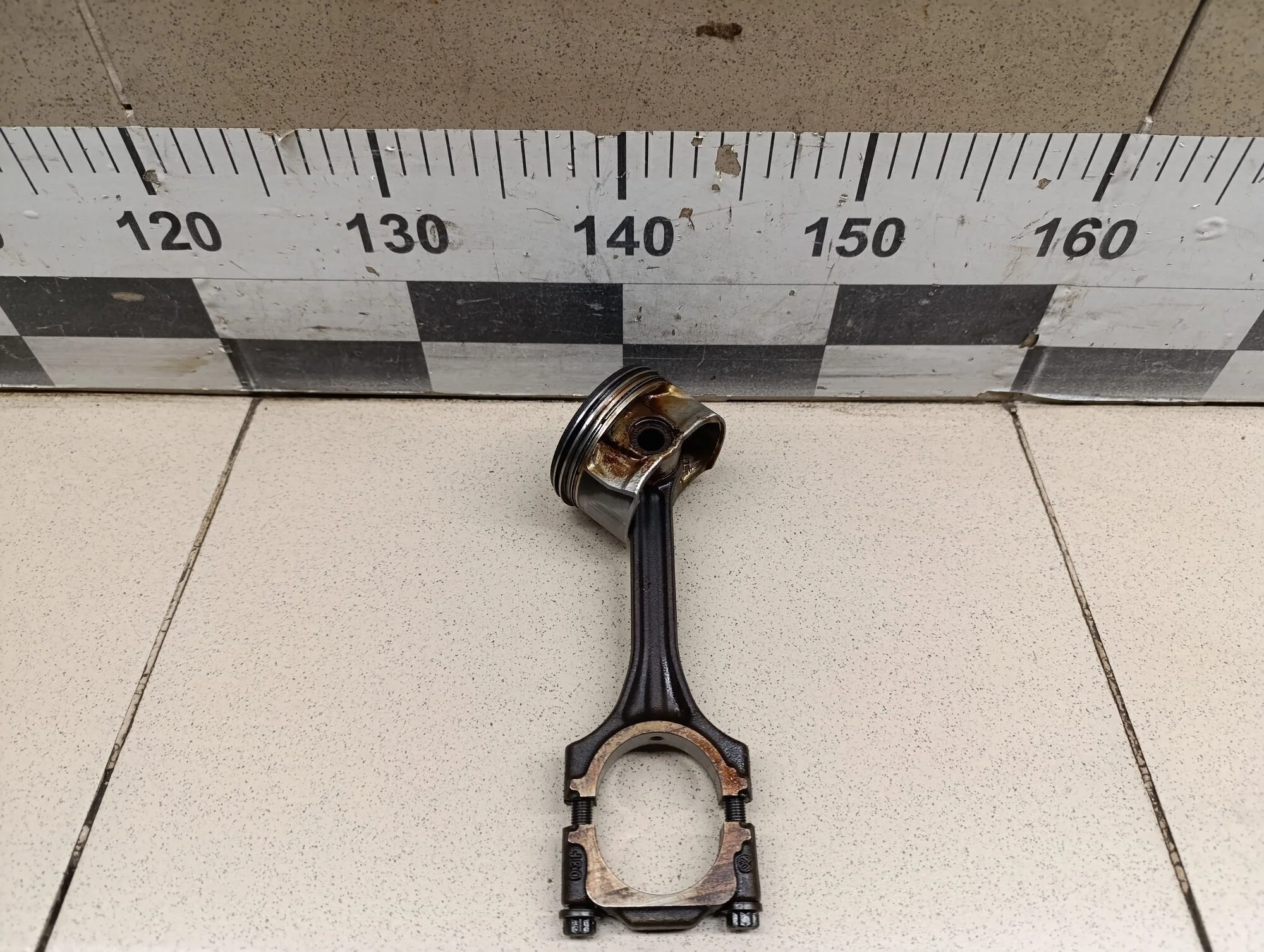 Поршень с шатуном Golf VI 2009-2012