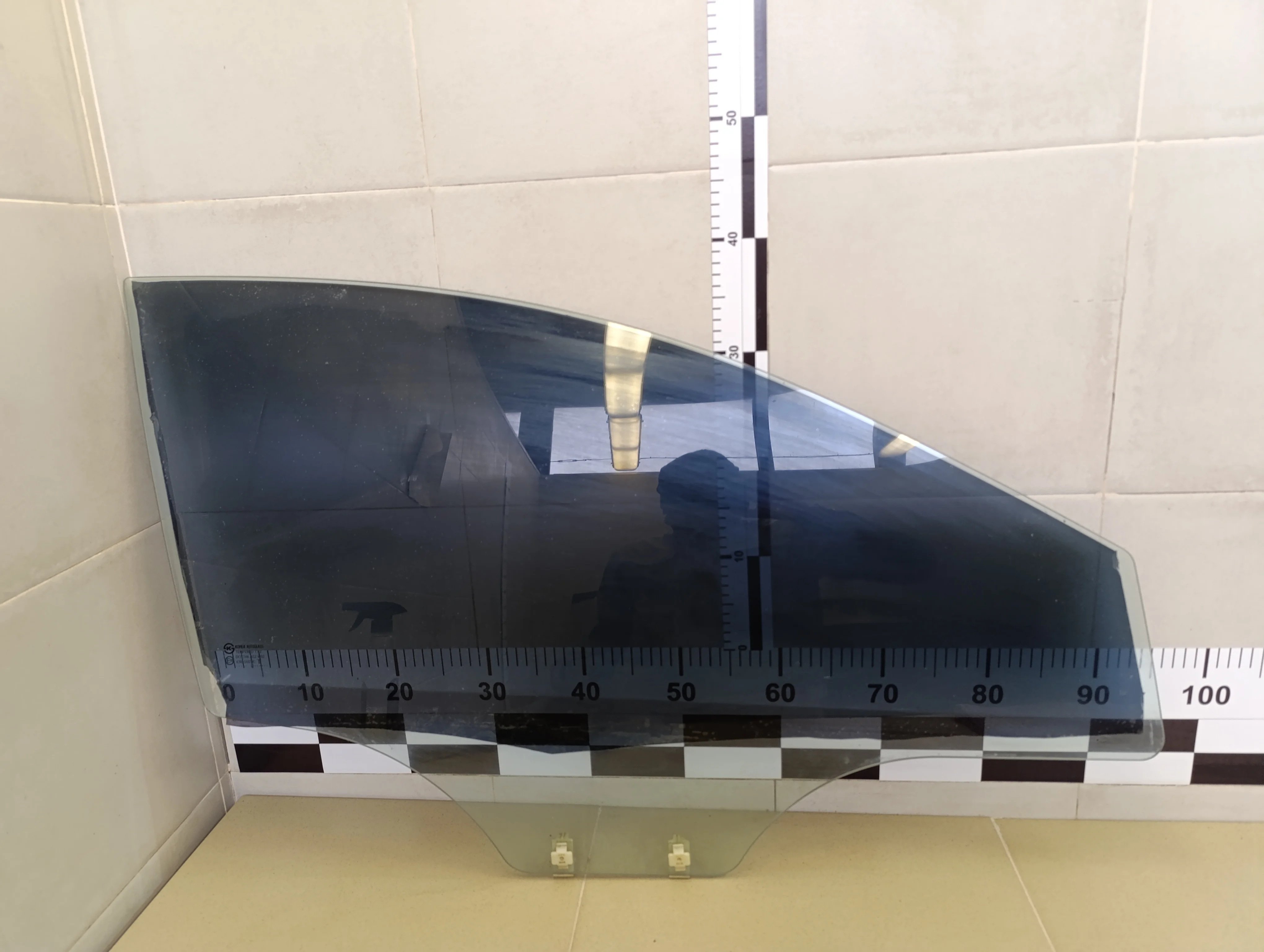 Стекло двери передней правой Solaris 2010-2017