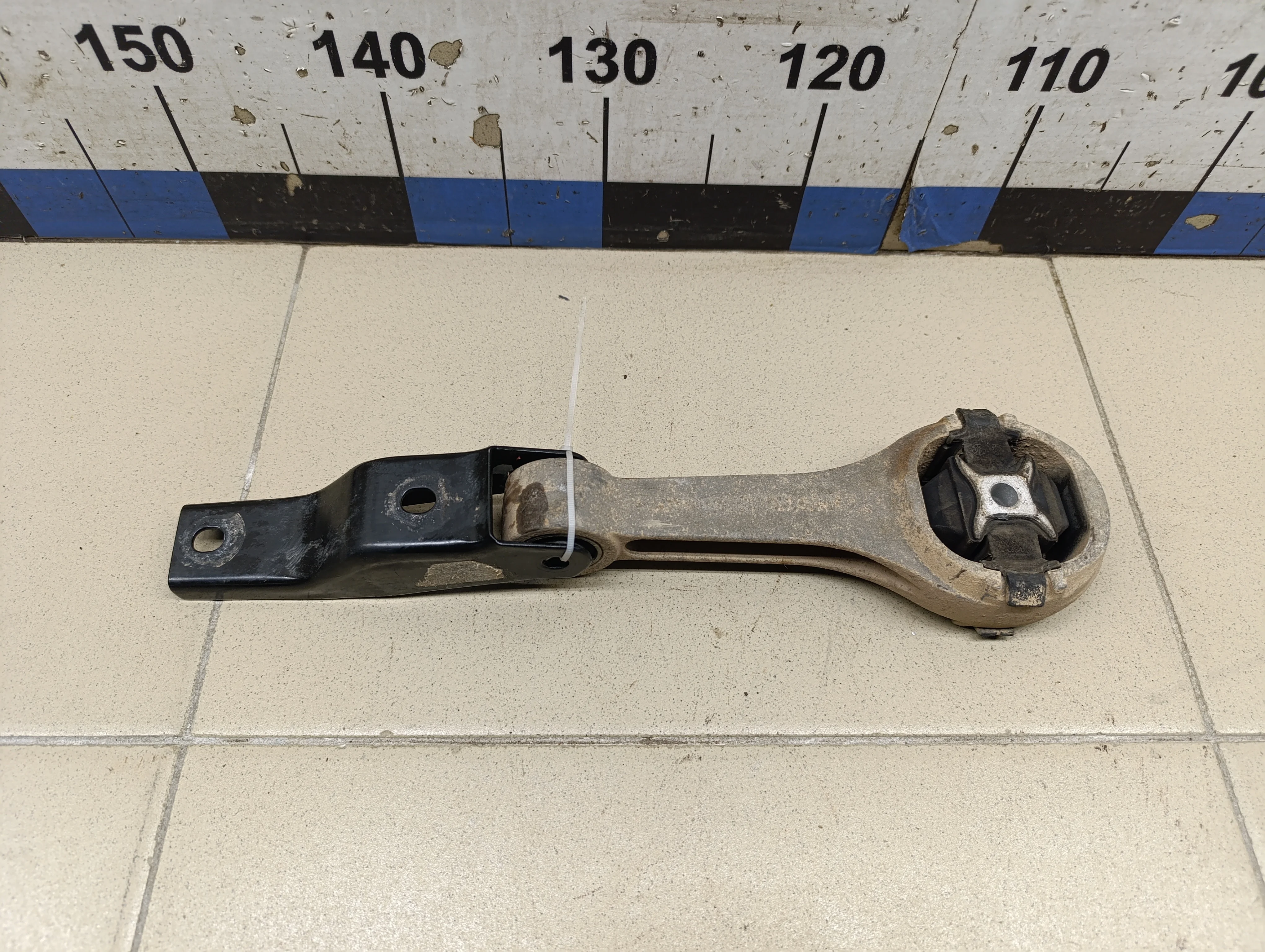 Опора двигателя задняя Polo (Sed RUS) 2011>