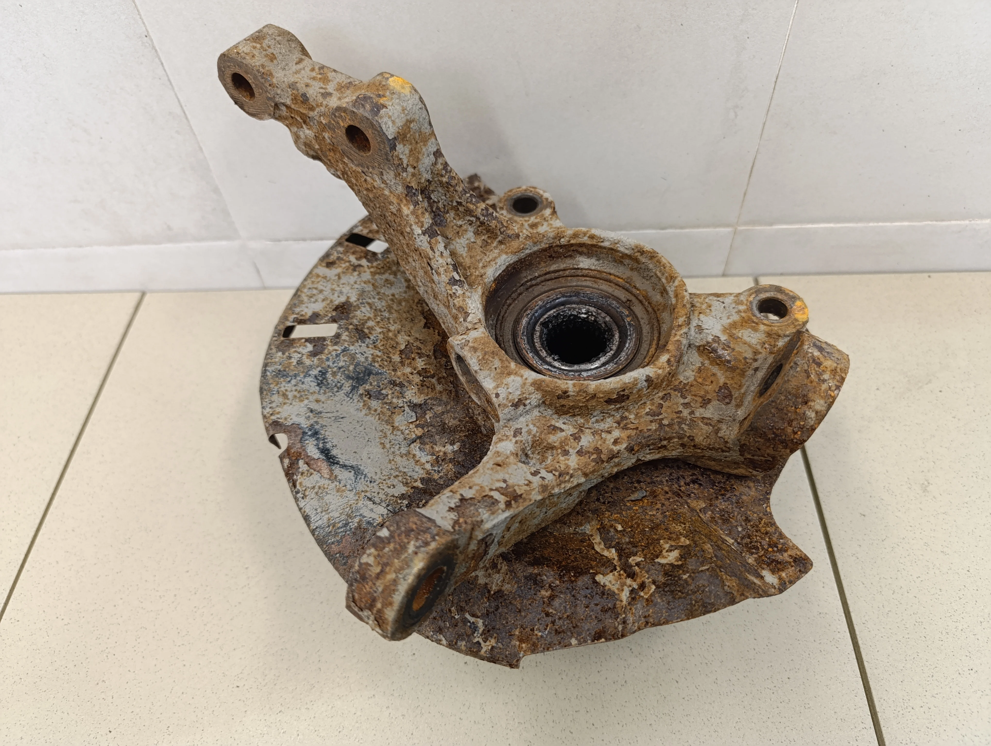 Кулак поворотный передний левый Solaris 2010-2017