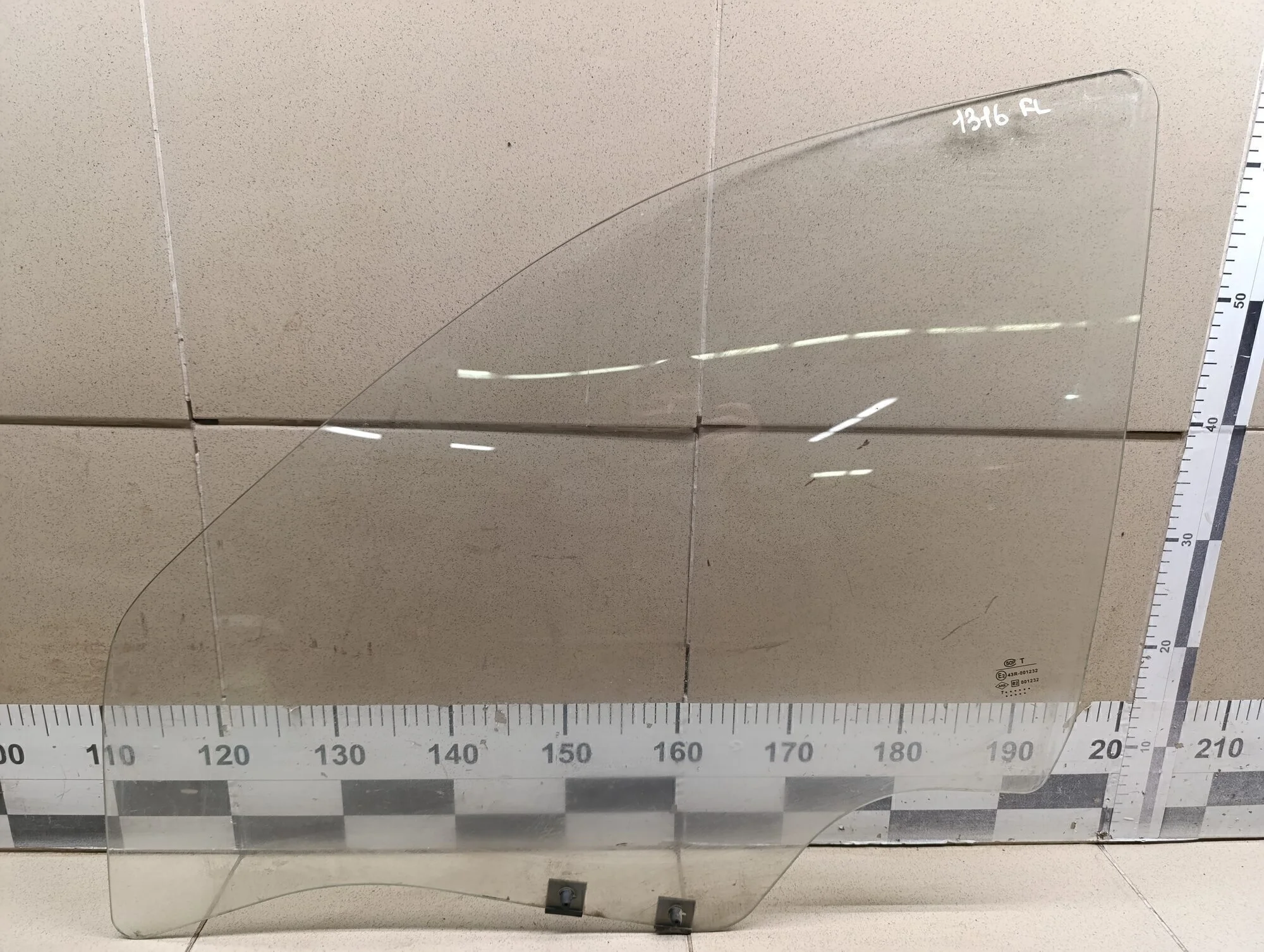 Стекло двери передней левой Logan 2005-2014