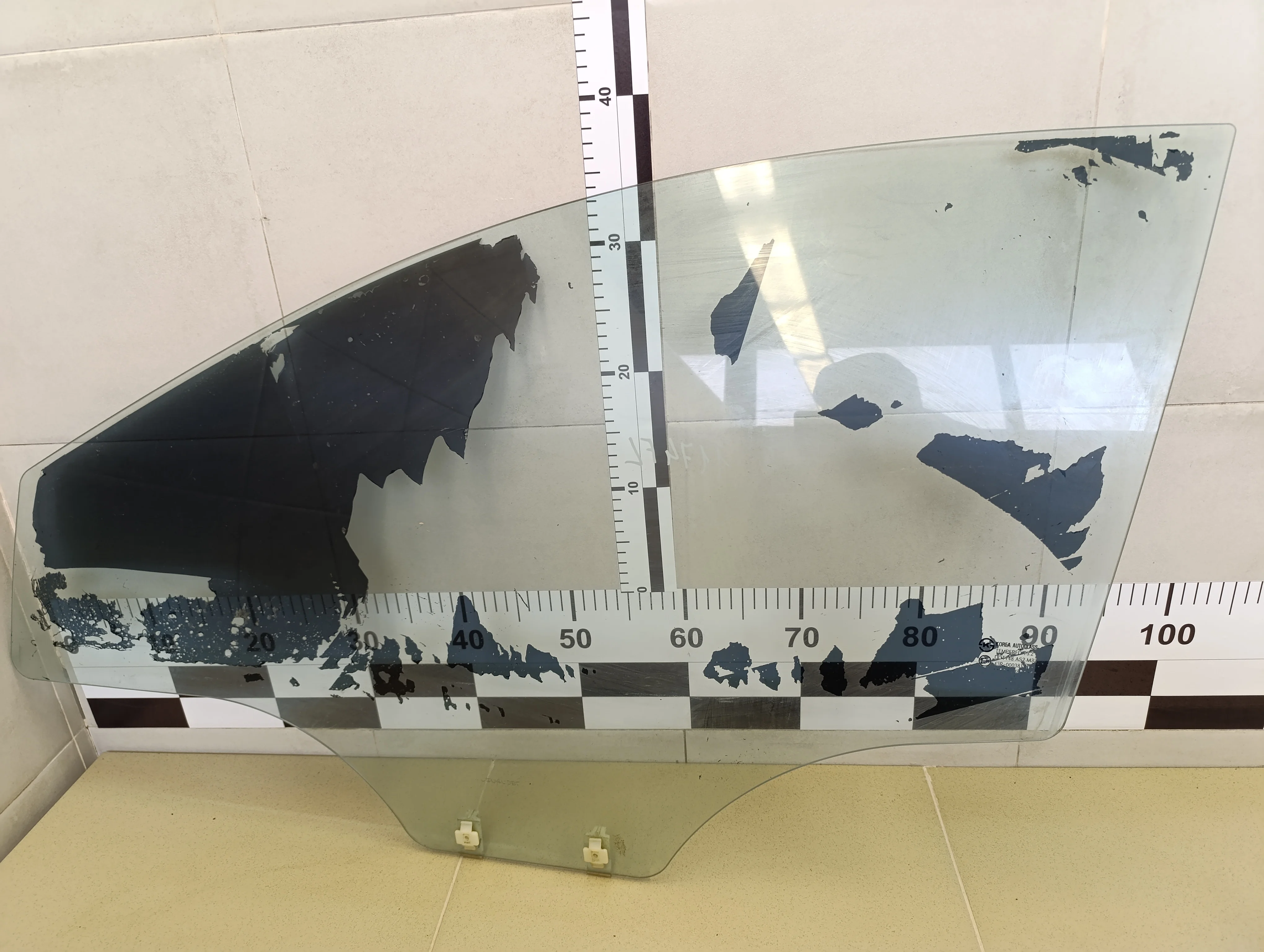 Стекло двери передней левой Solaris 2010-2017