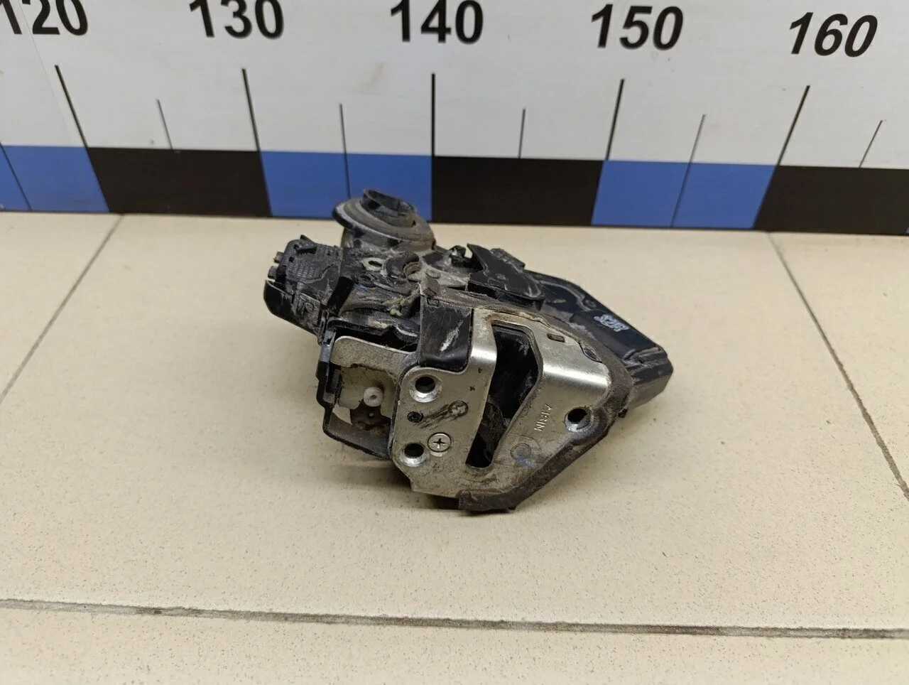 Замок двери задней правой Avensis II 2003-2008