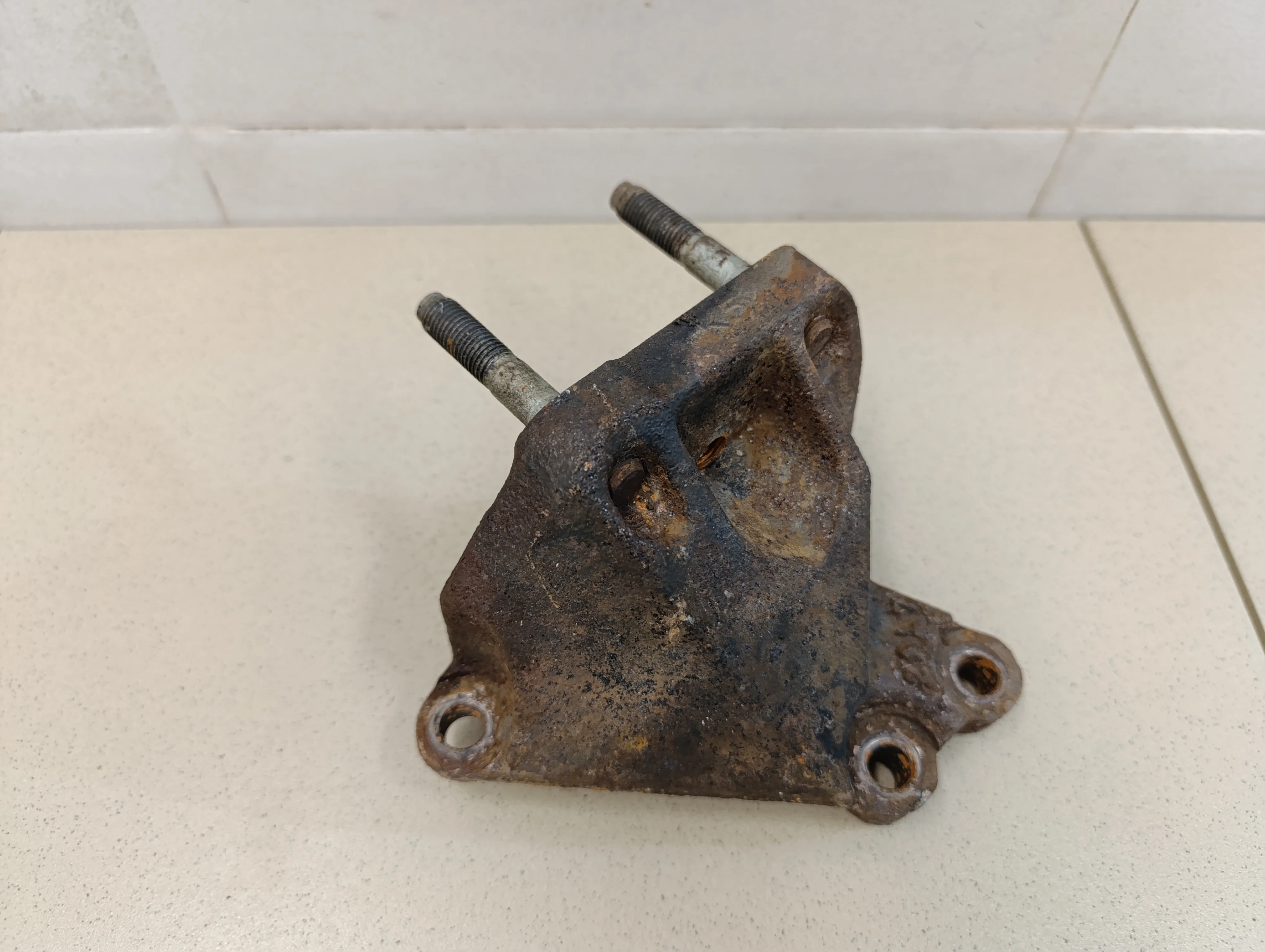 Кронштейн двигателя правый Solaris 2010-2017