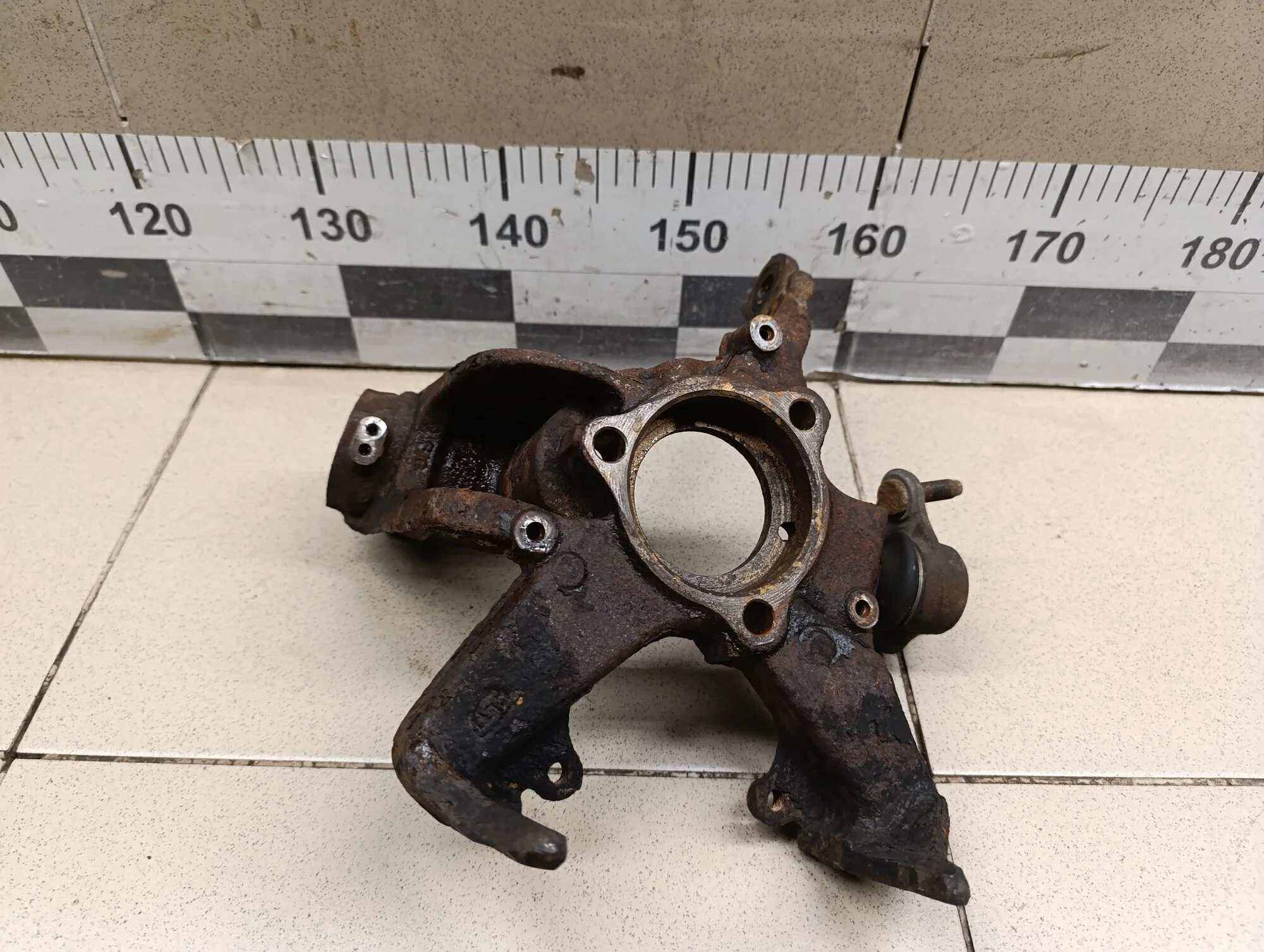 Кулак поворотный передний левый Octavia (A5 1Z-) 2004-2013