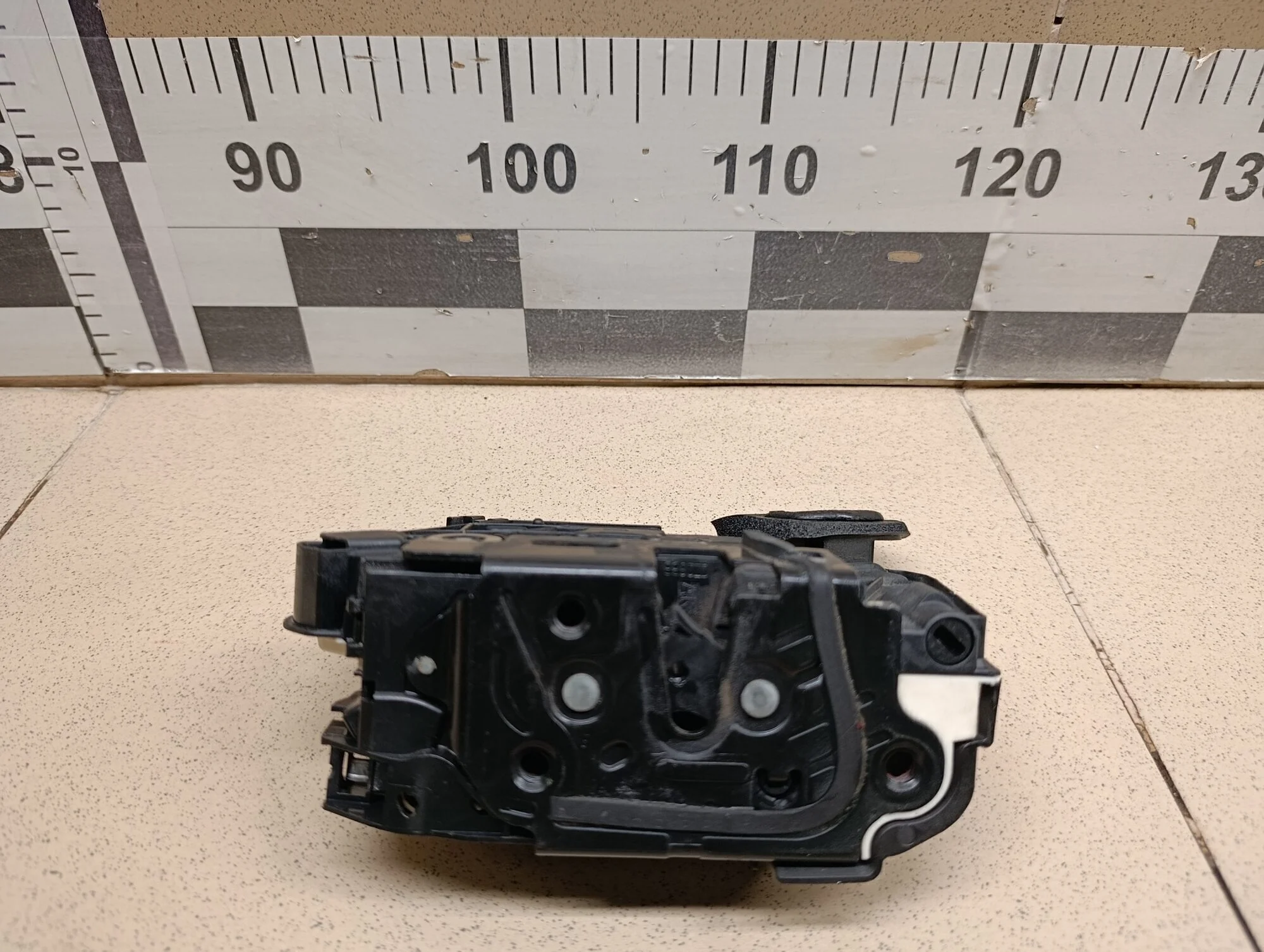 Замок двери передней правой Golf VI 2009-2012