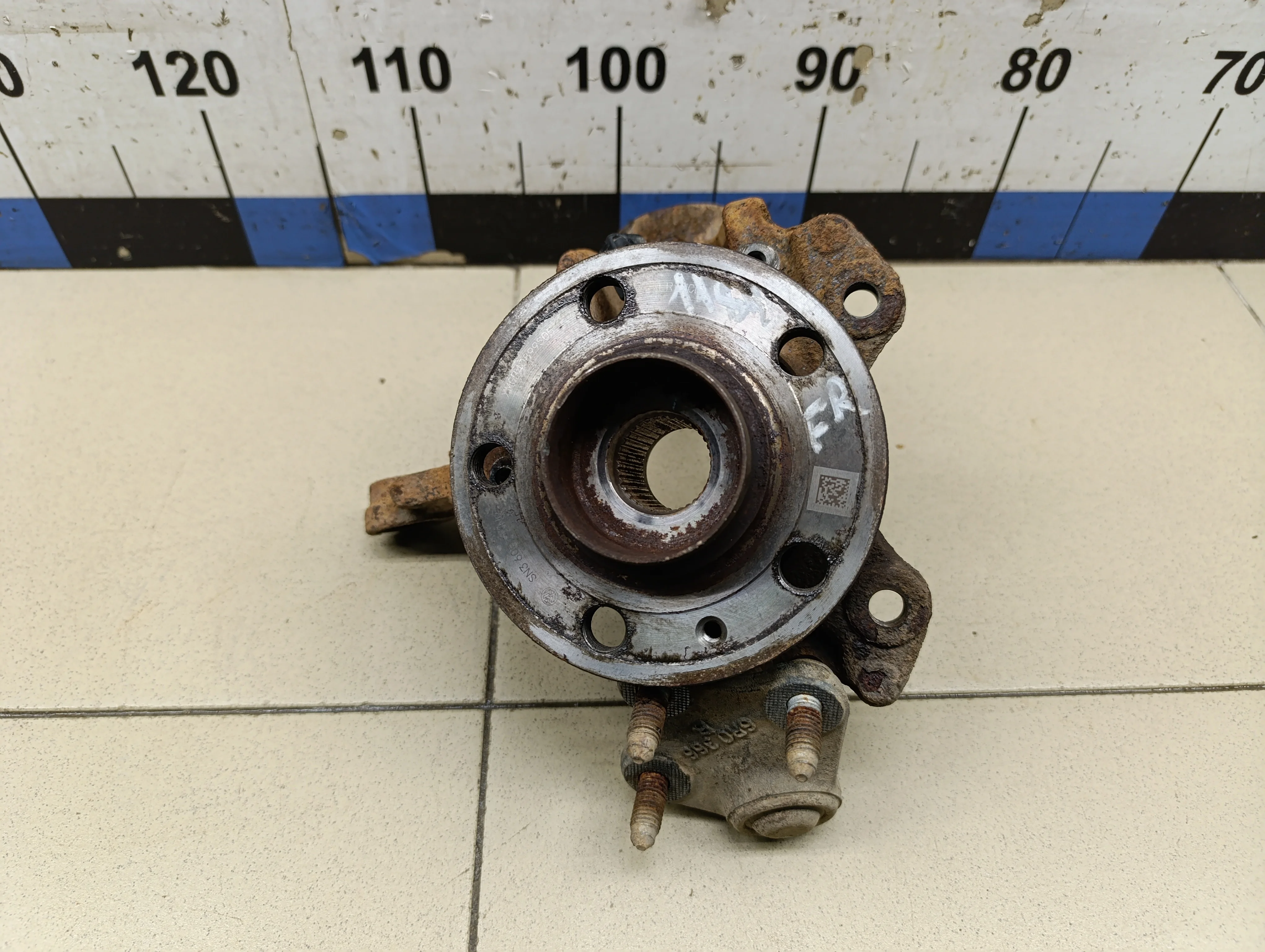 Кулак поворотный передний правый Polo (Sed RUS) 2011>