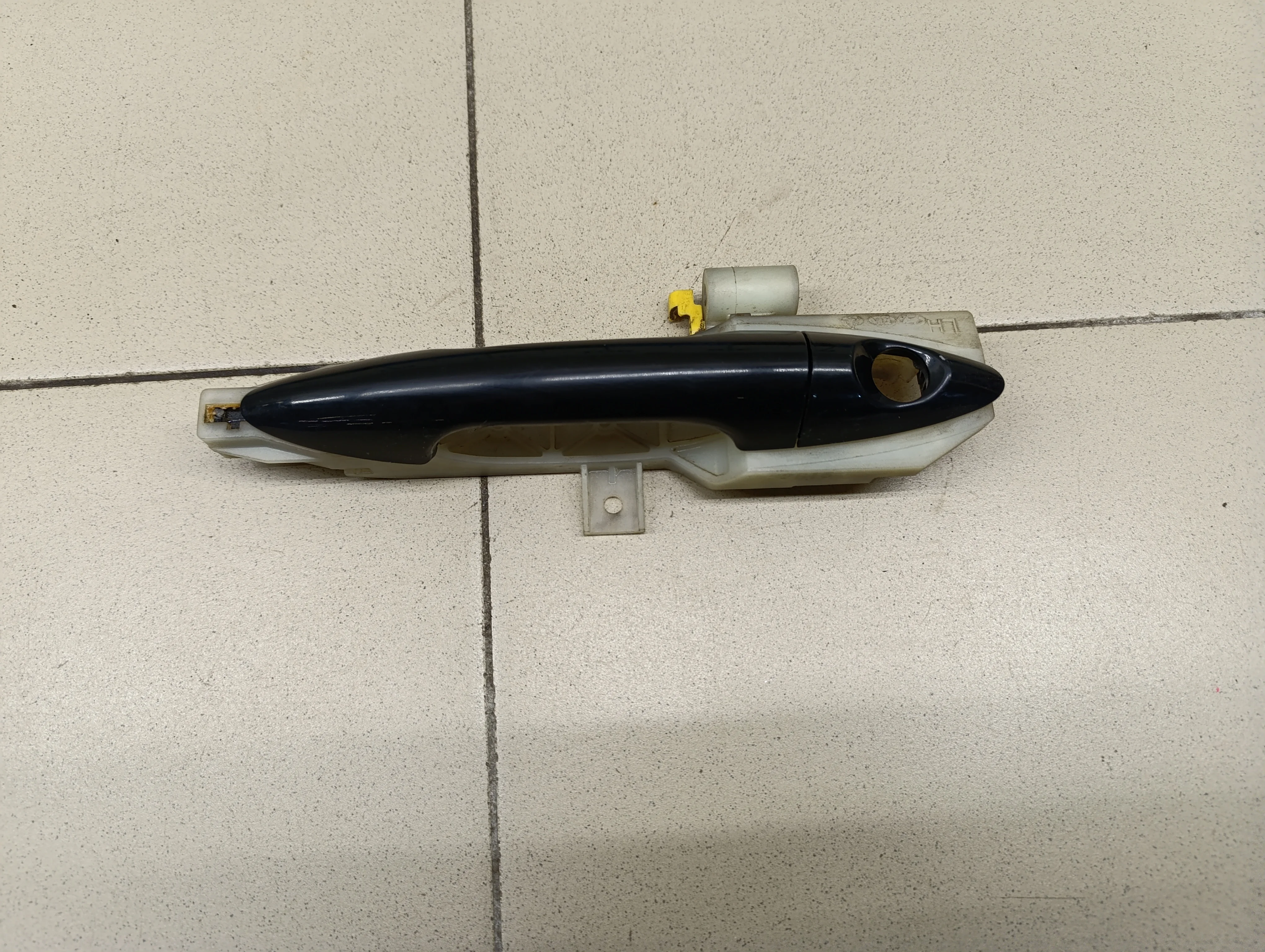 Ручка двери передней наружная левая RIO 2011-2017