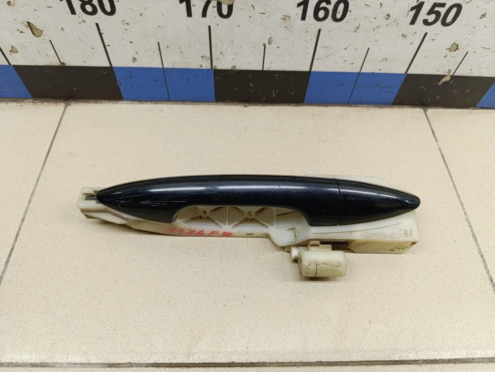 Ручка двери передней наружная правая RIO 2011-2017