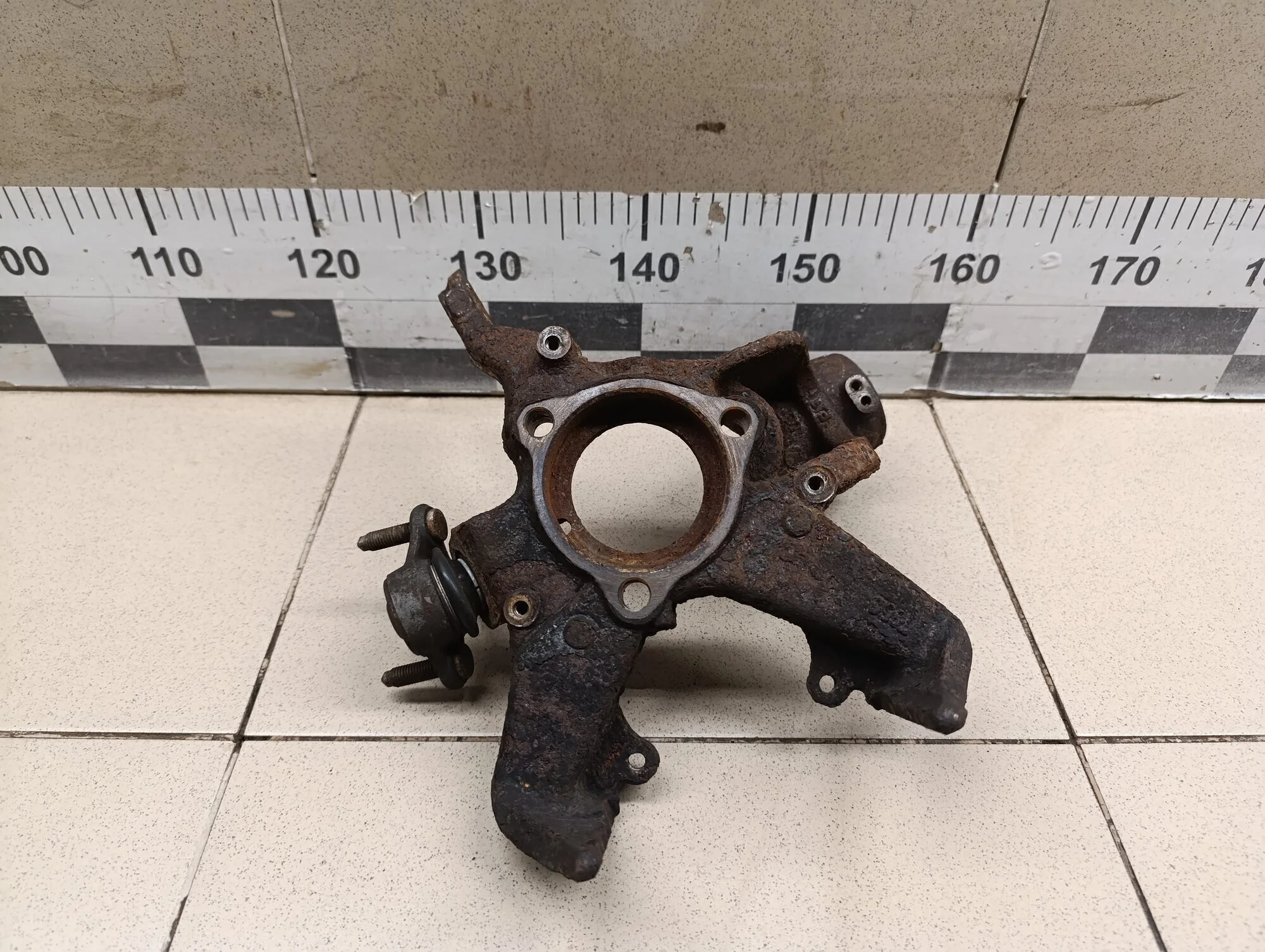 Кулак поворотный передний правый Octavia (A5 1Z-) 2004-2013