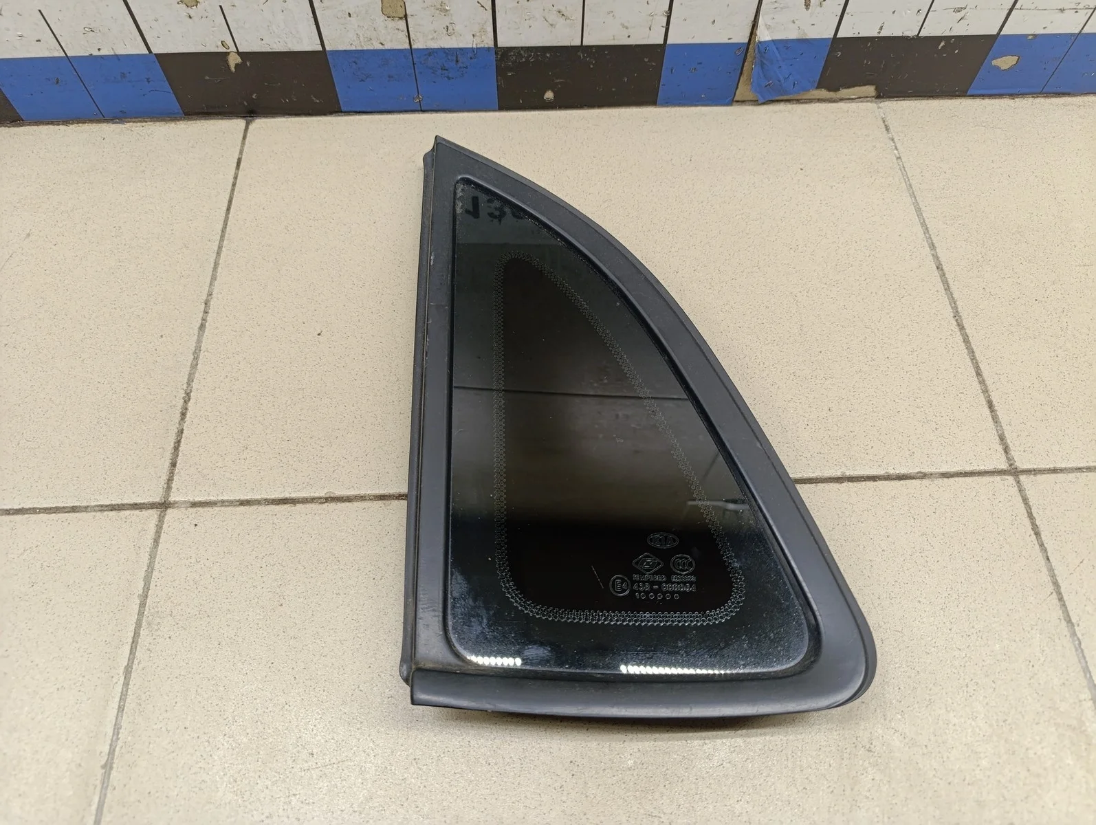 Стекло кузовное глухое левое RIO 2011-2017