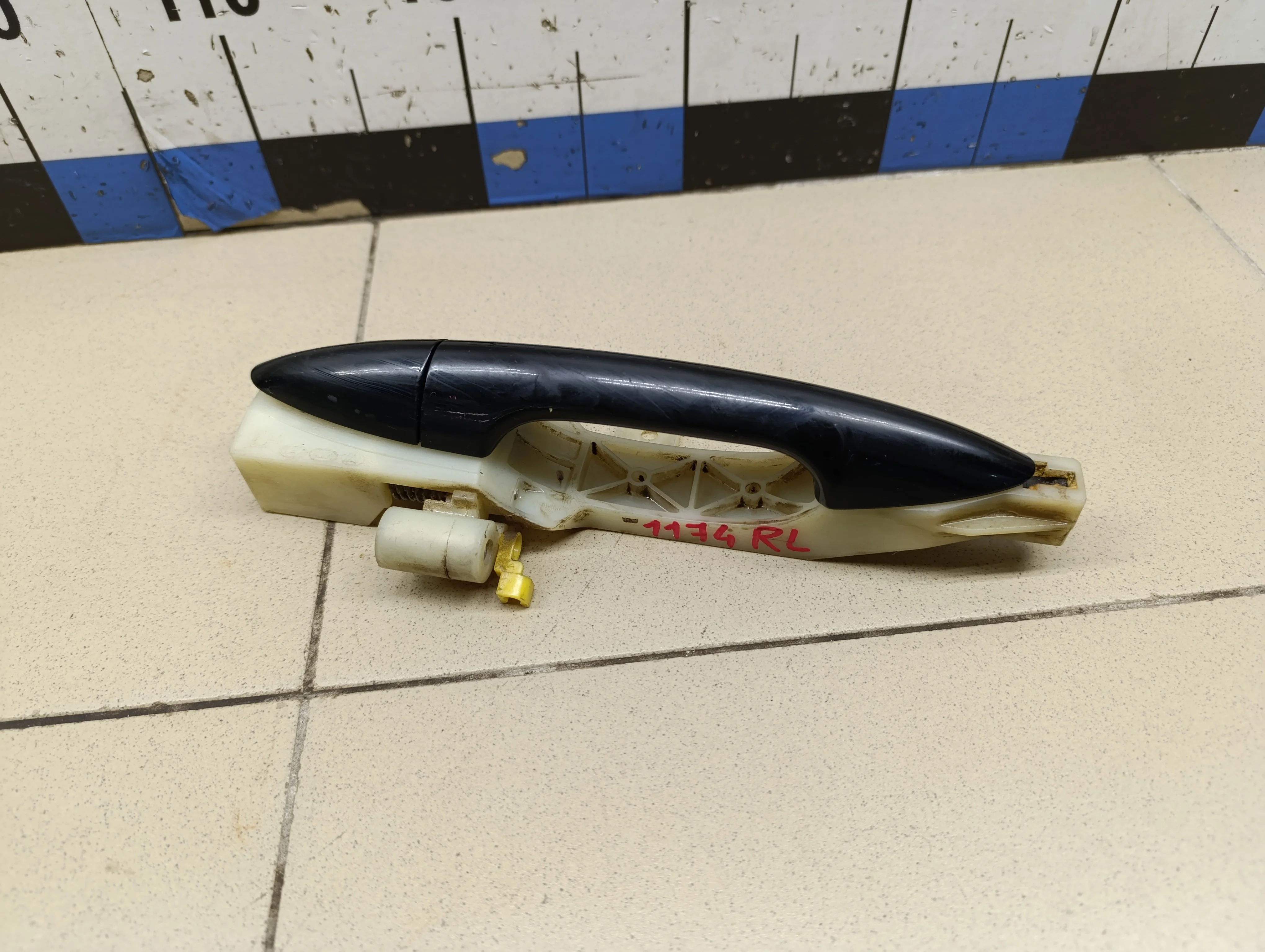 Ручка двери задней наружная левая RIO 2011-2017