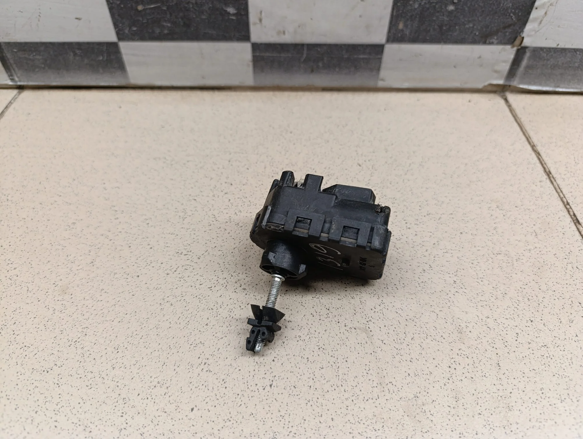 Моторчик корректора фары Corolla E12 2001-2006