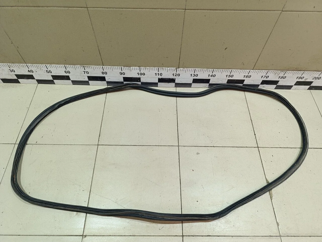 Уплотнитель багажника Passat [B6] 2005-2010