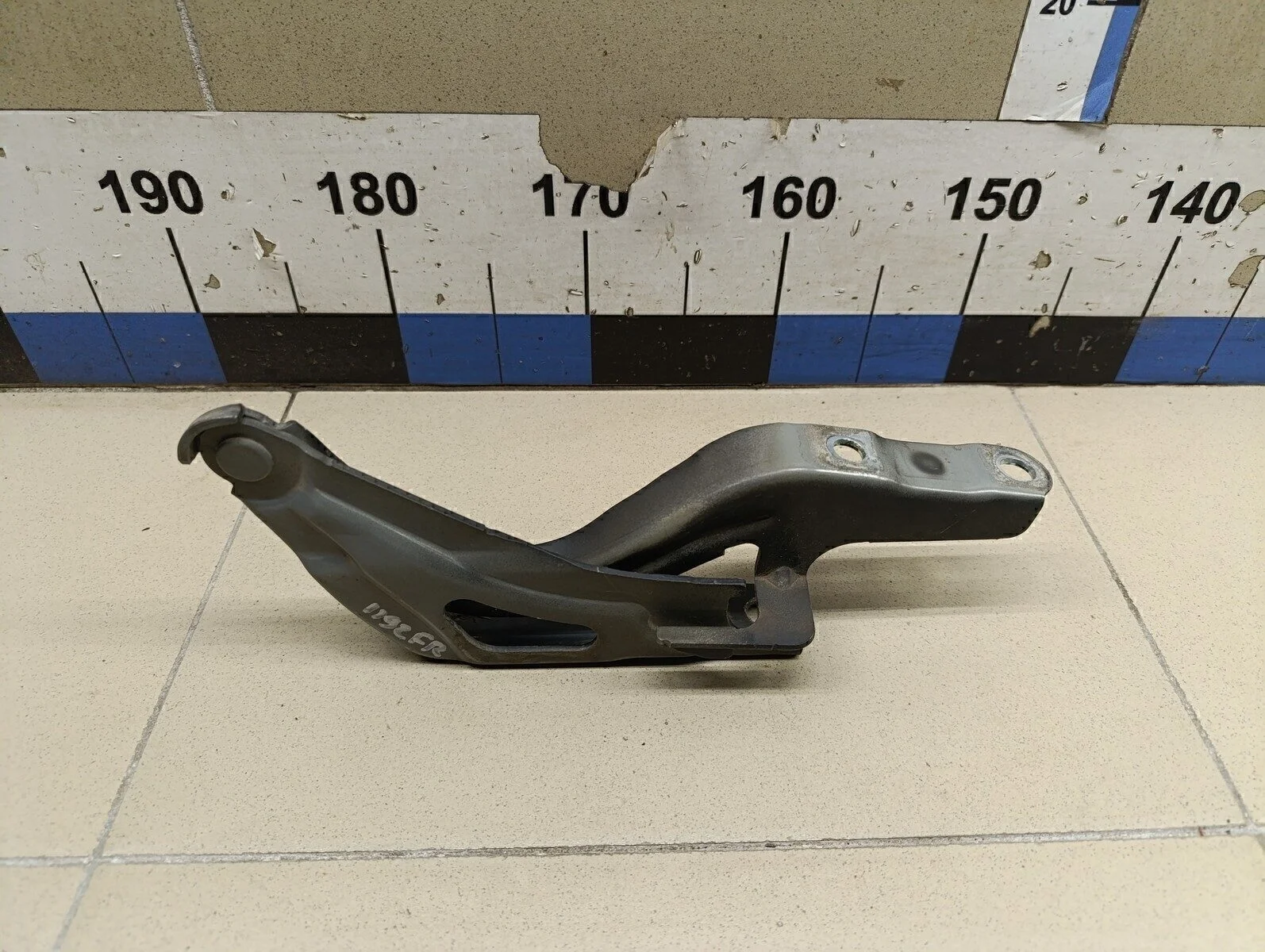 Петля капота правая Sportage 2010-2015