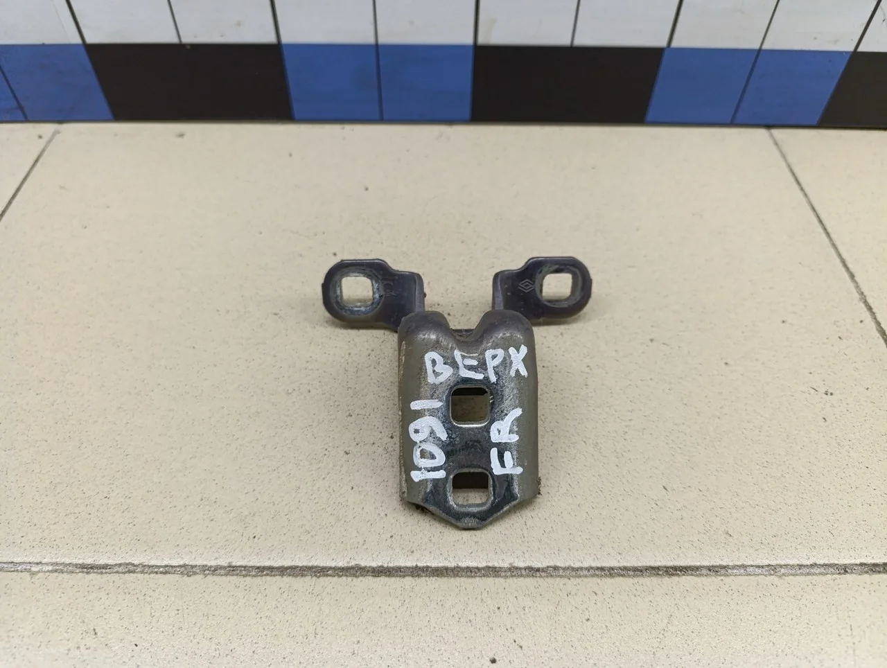 Петля двери Megane II 2002-2009