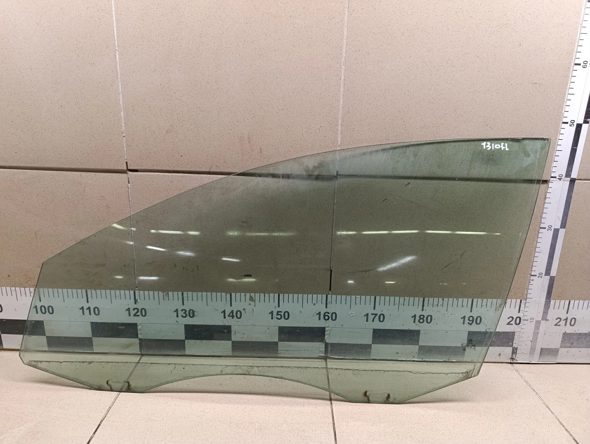 Стекло двери передней левой Passat [B6] 2005-2010