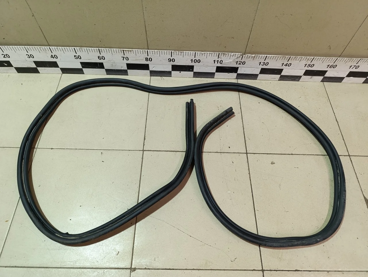 Уплотнитель багажника Scenic 2003-2009