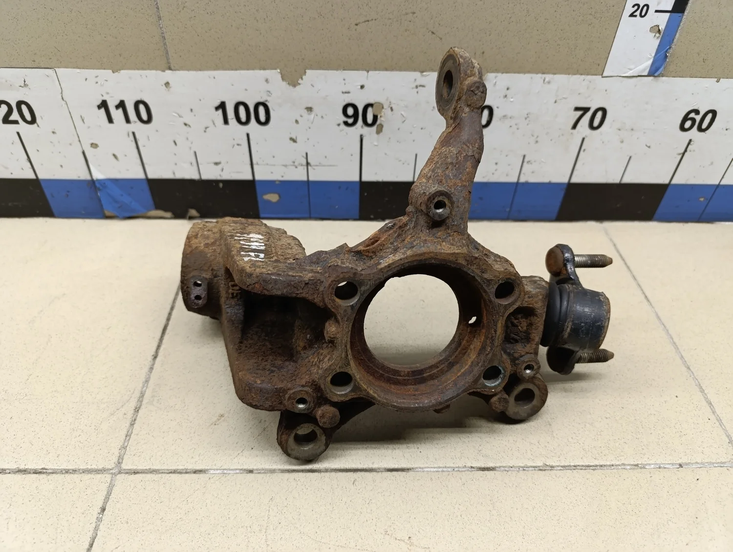 Кулак поворотный передний левый Tiguan 2007-2011