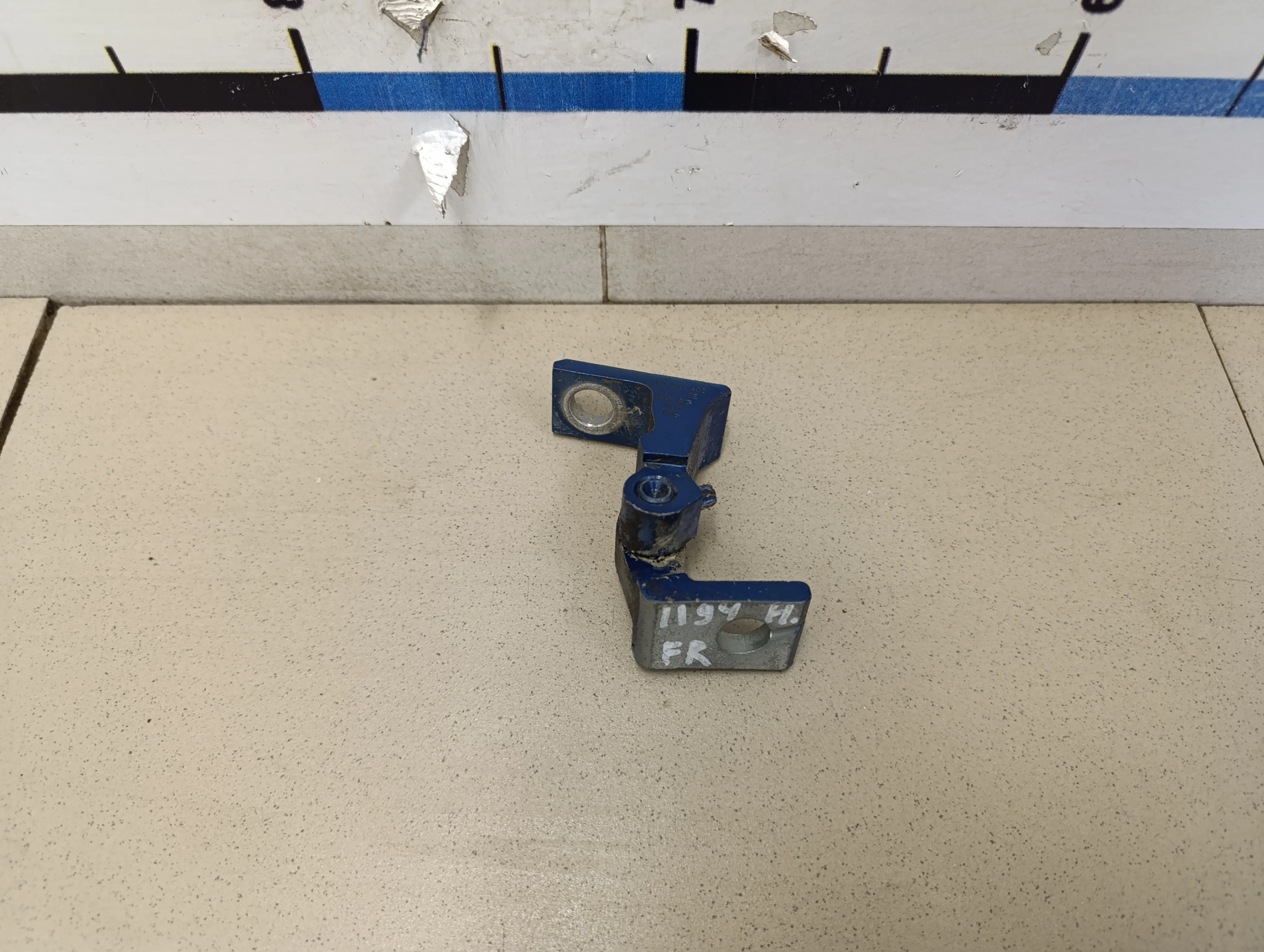 Петля двери Polo (Sed RUS) 2011>