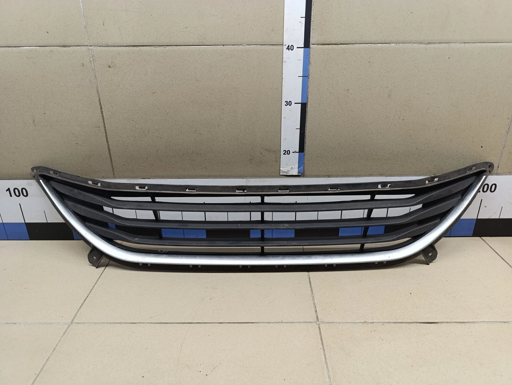 Решетка в бампер центральная Elantra 2011-2016