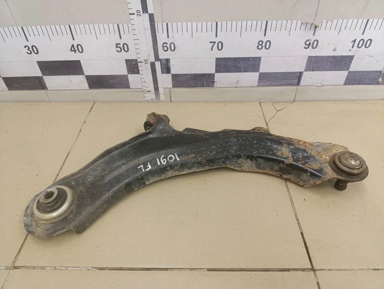 Рычаг передний левый Megane II 2002-2009