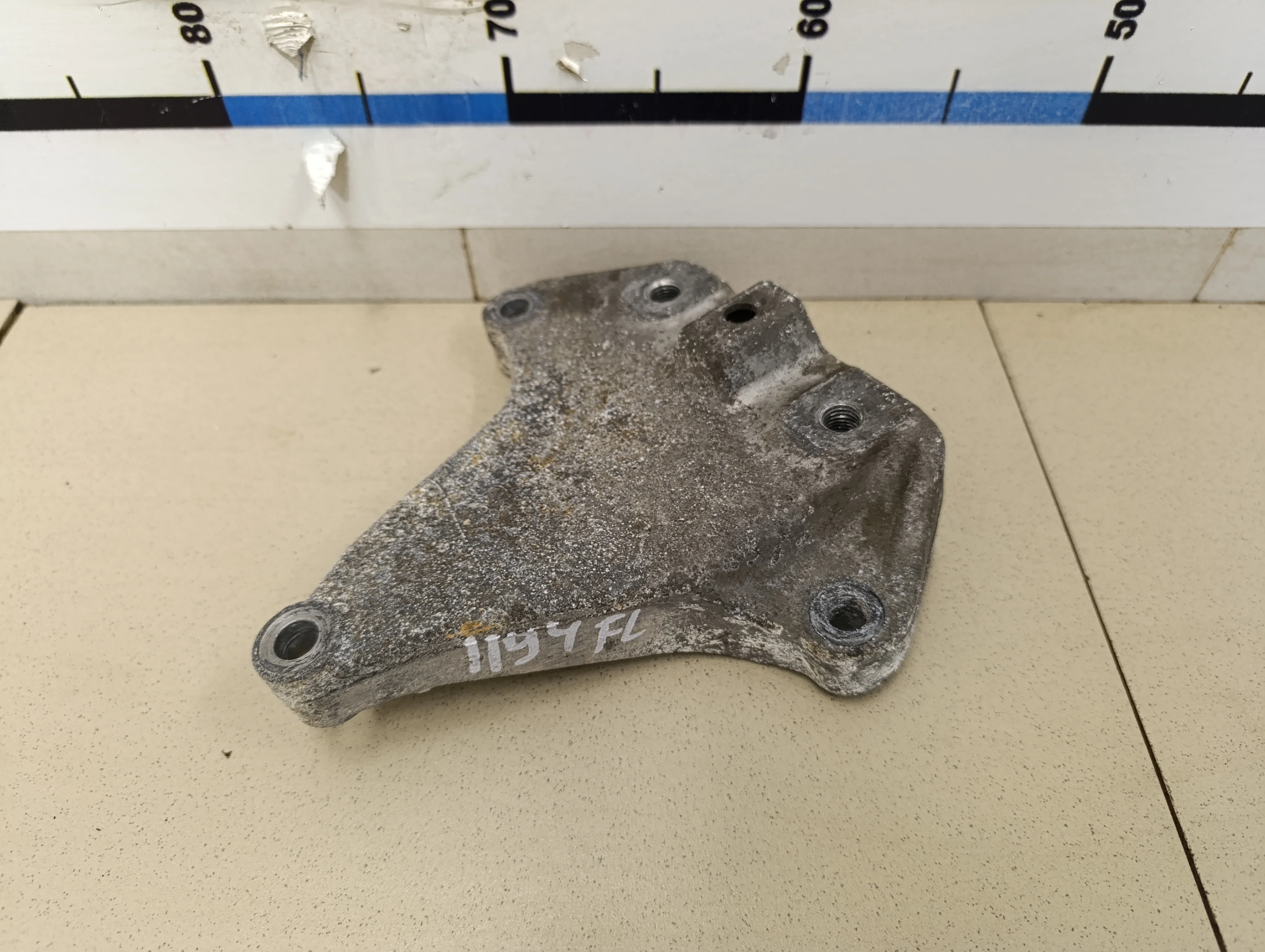 Кронштейн КПП левый Passat [B6] 2005-2010