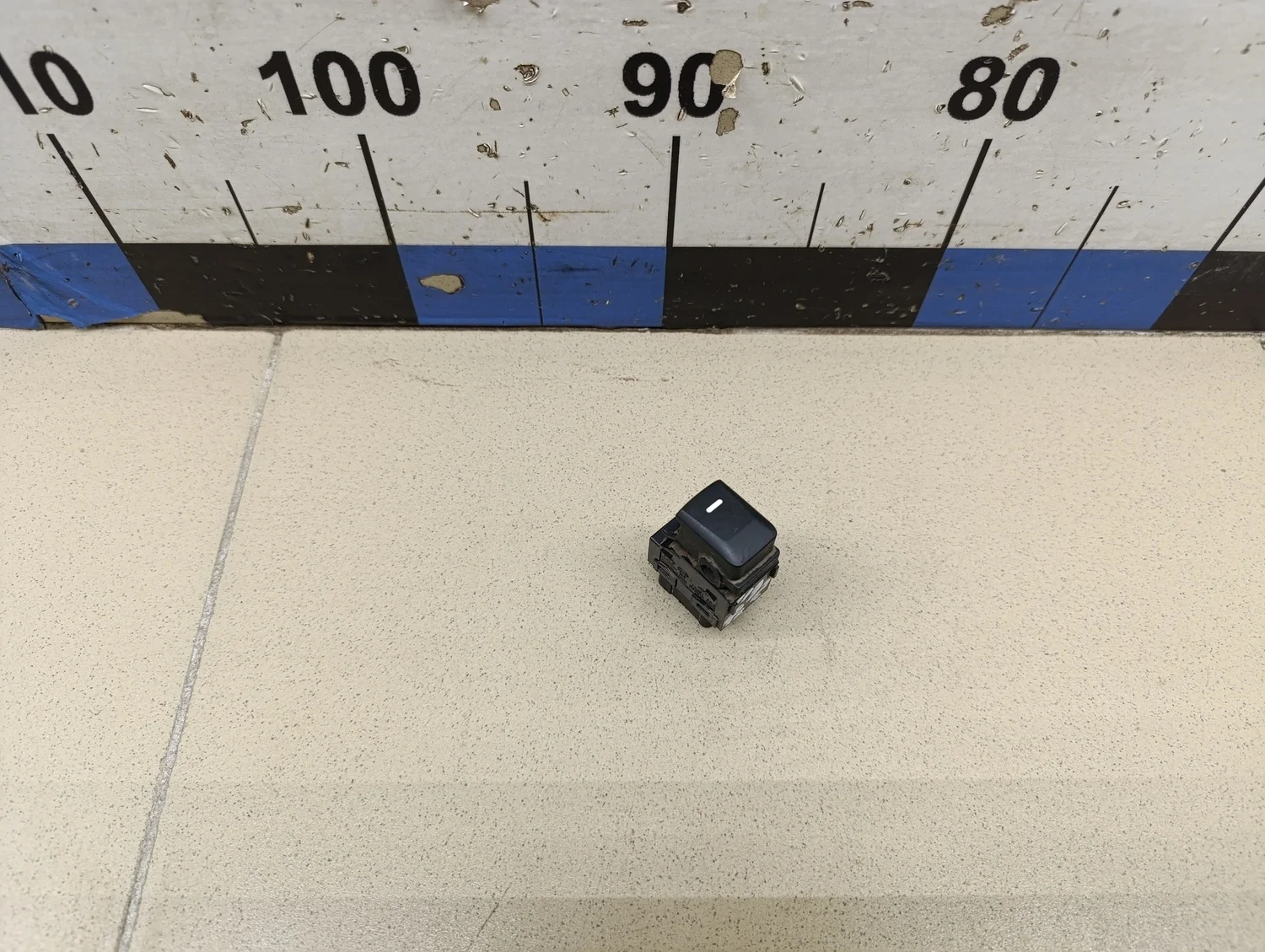 Кнопка стеклоподъемника Sportage 2010-2015