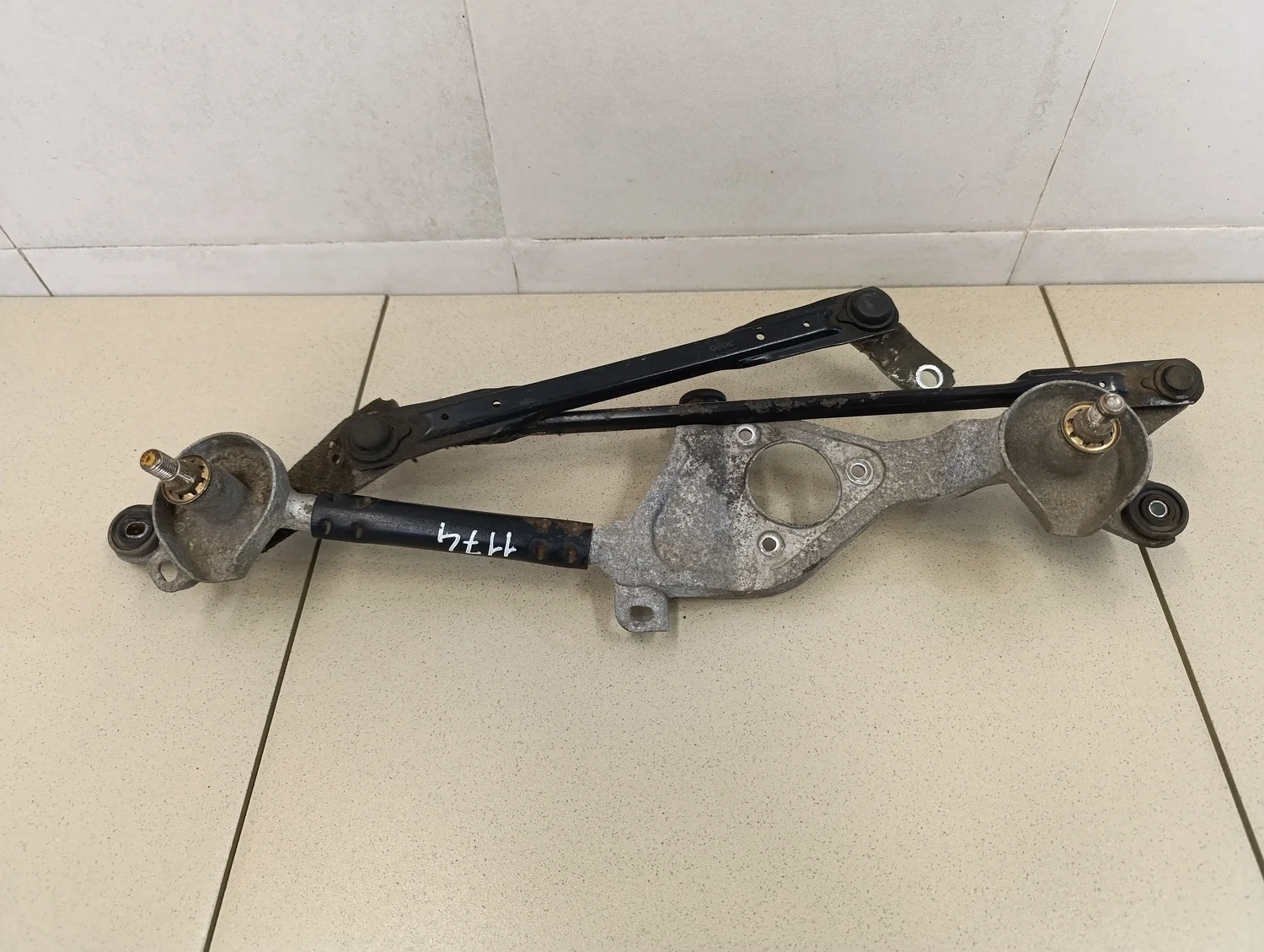 Трапеция стеклоочистителей Solaris 2010-2017