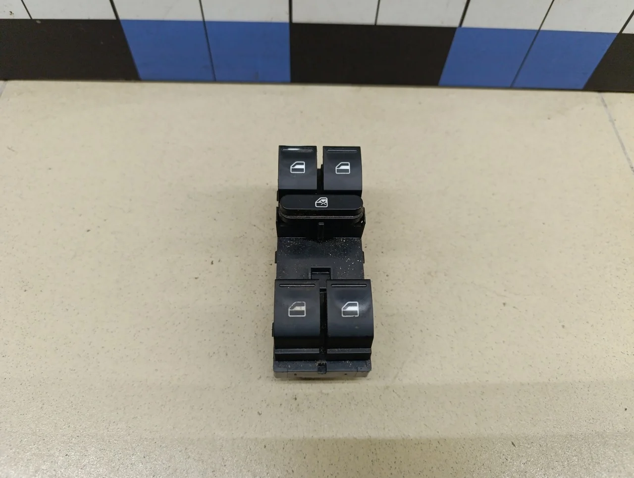 Блок управления стеклоподъемниками Passat [B6] 2005-2010