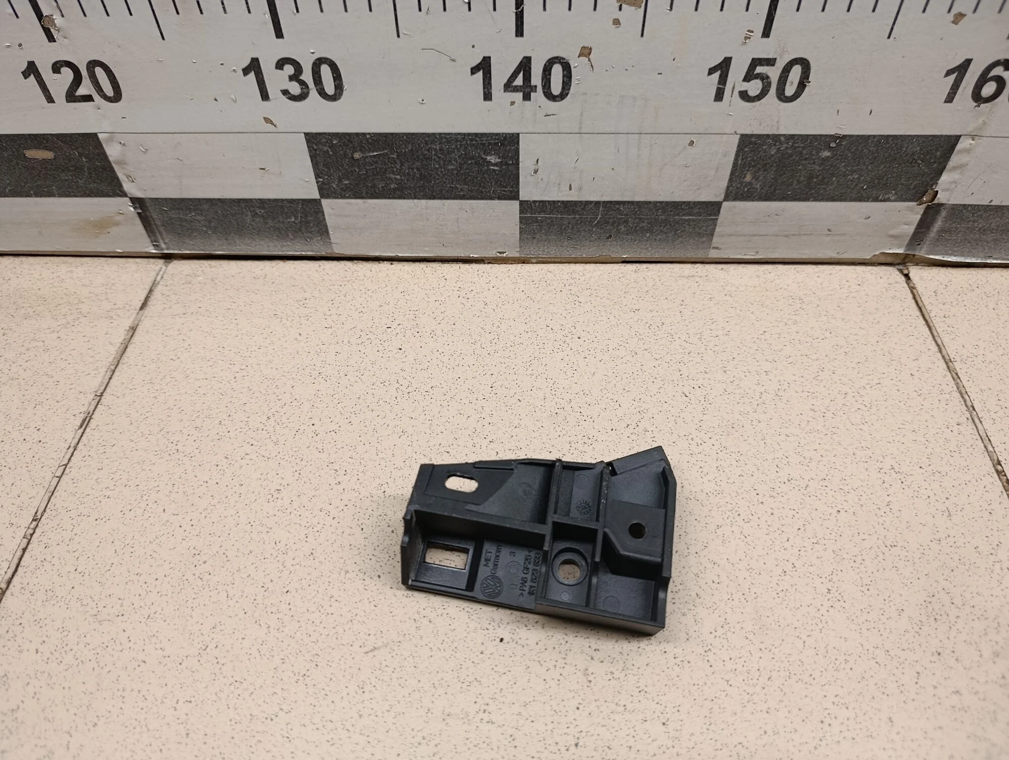 Кронштейн ручки открывания капота Golf VI 2009-2012