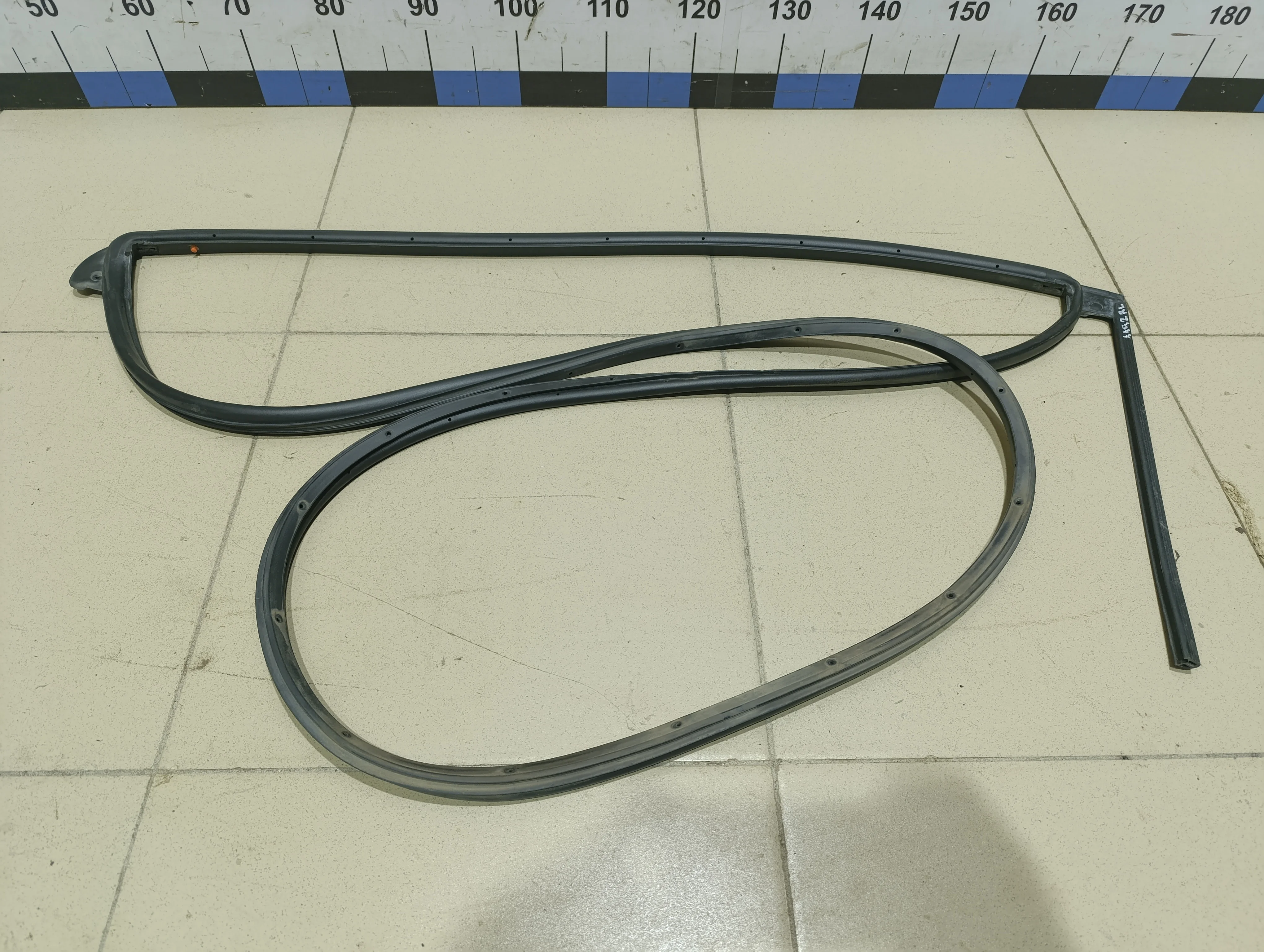 Уплотнитель двери Sportage 2010-2015