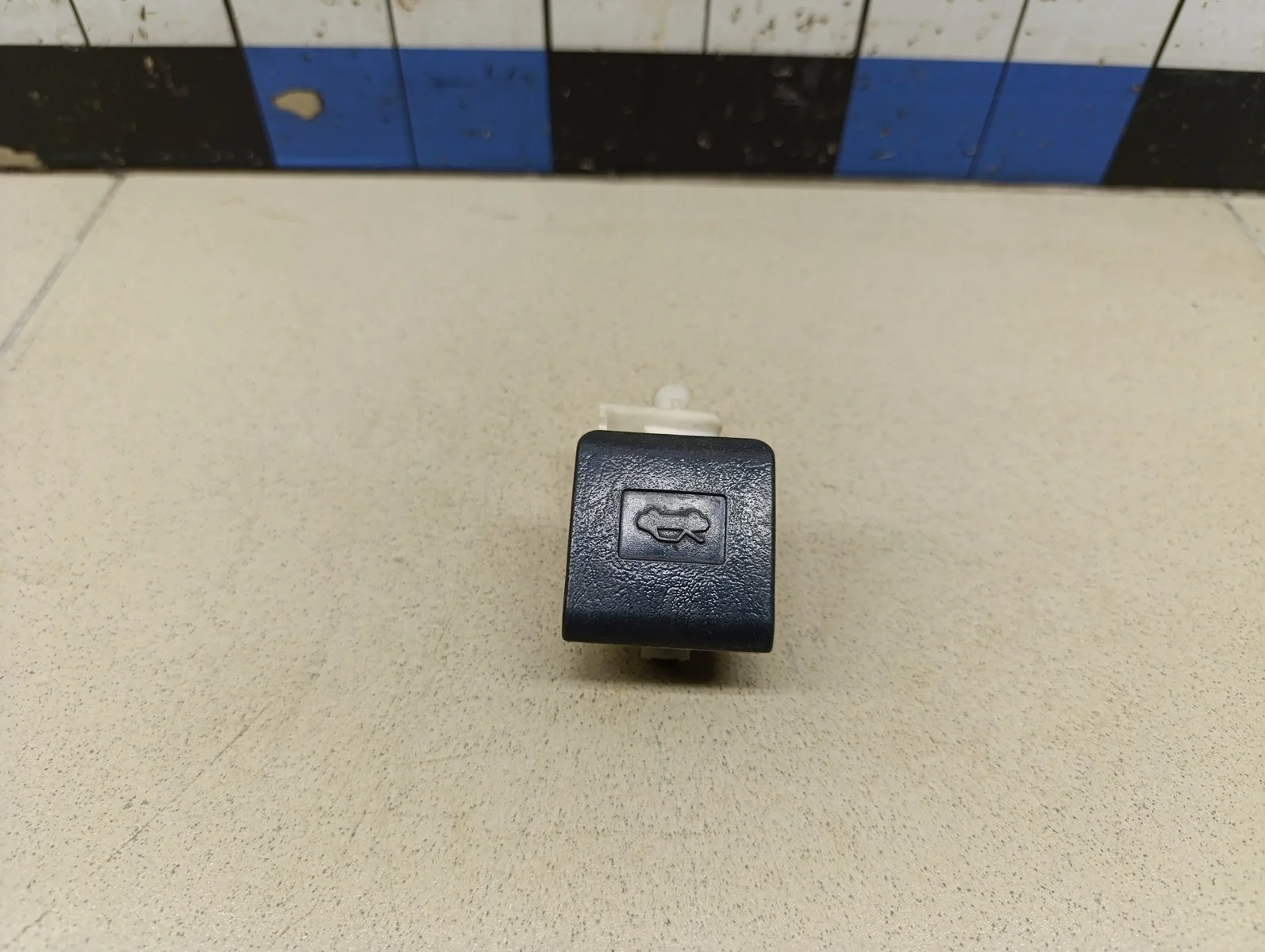 Ручка открывания капота Avensis II 2003-2008