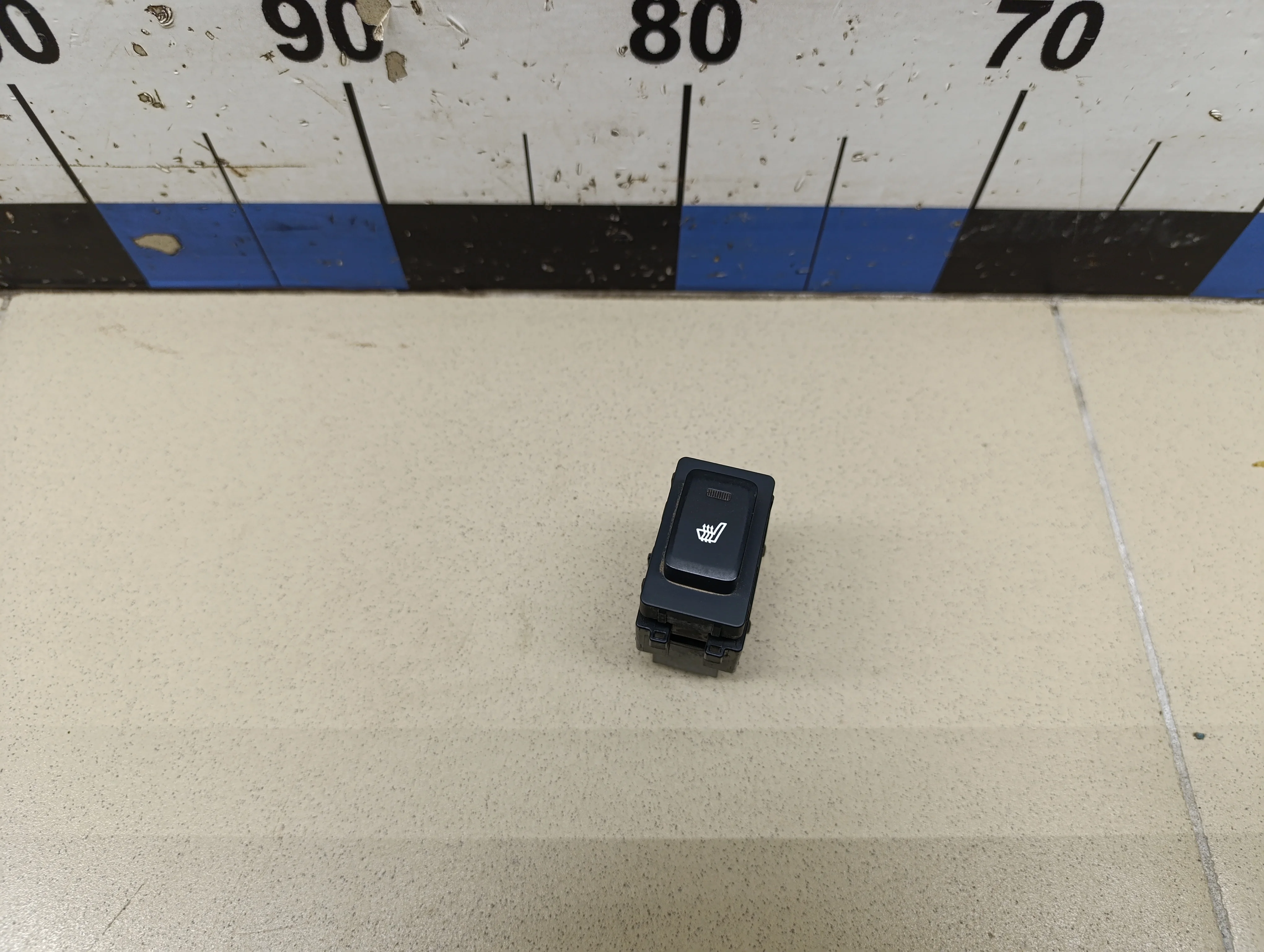 Кнопка обогрева сидений Sportage 2010-2015