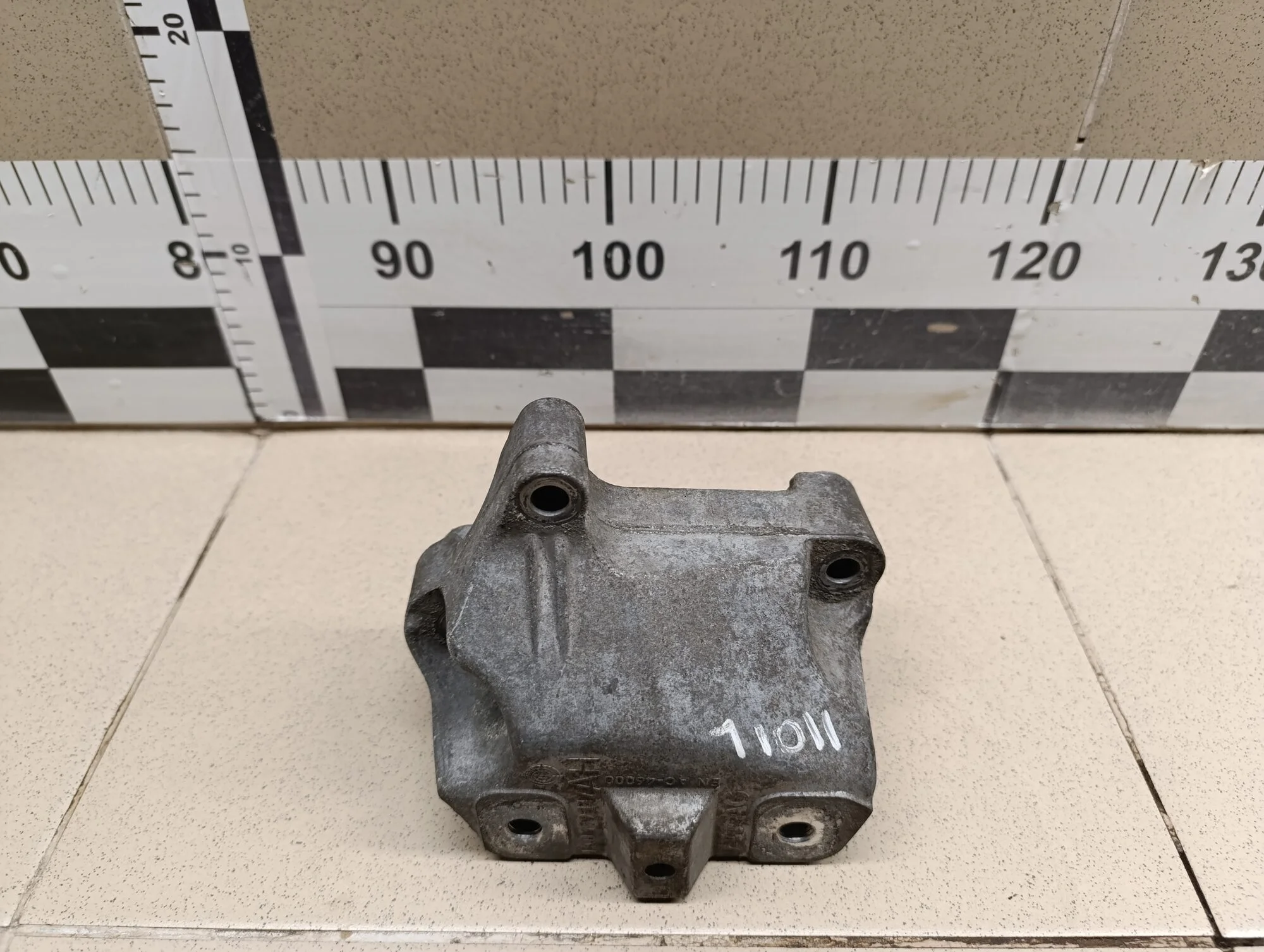 Кронштейн КПП левый Passat [B6] 2005-2010