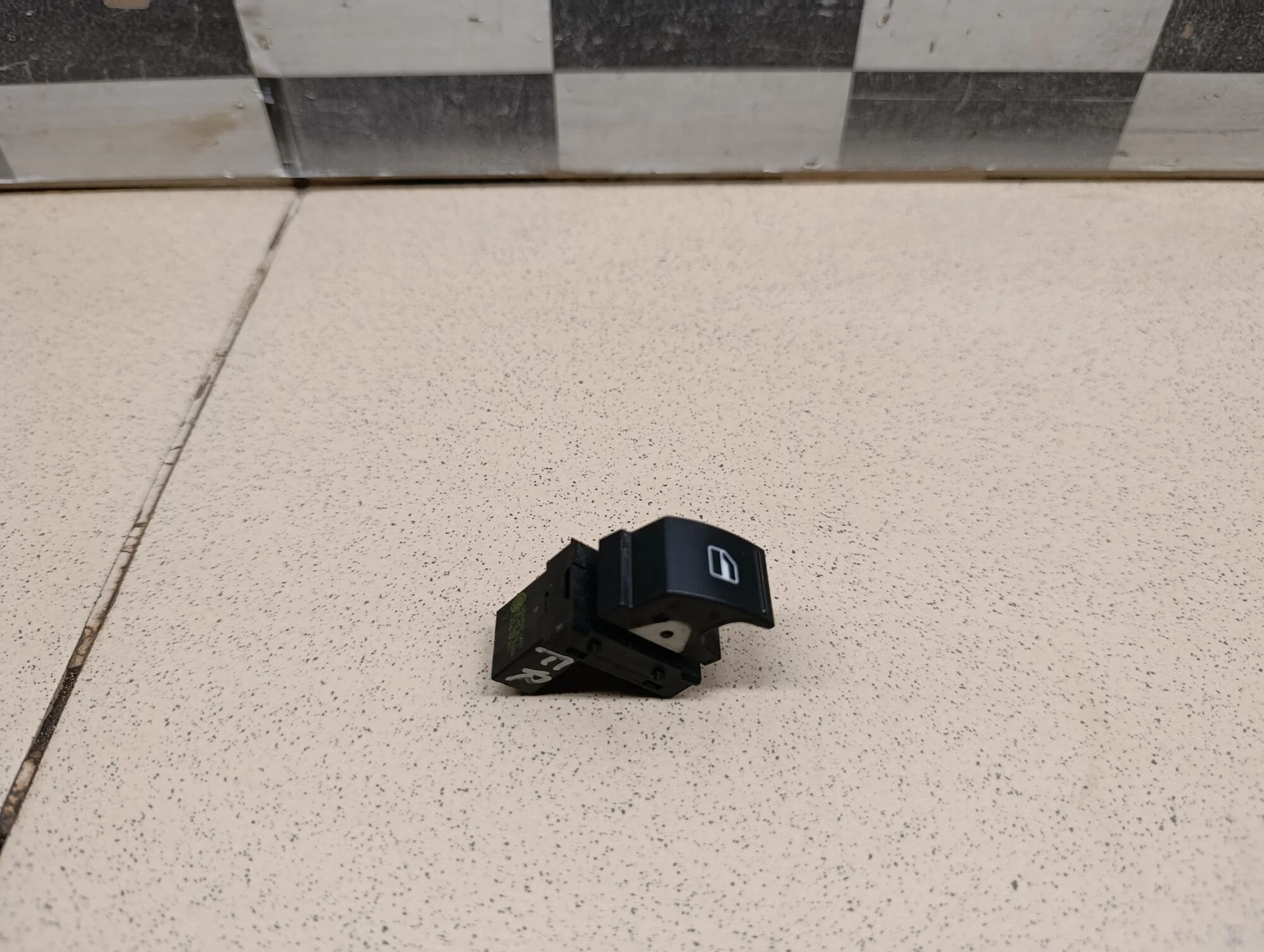 Кнопка стеклоподъемника Passat [B6] 2005-2010