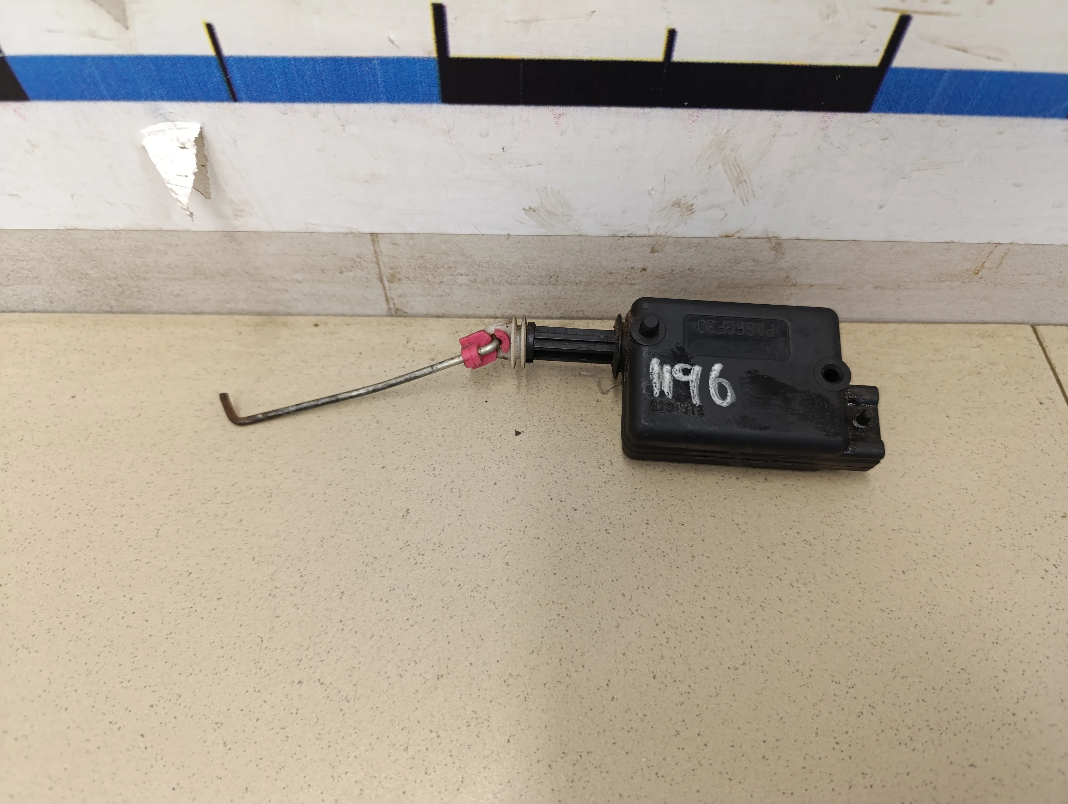 Активатор замка багажника Duster 2012>