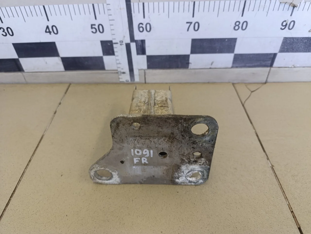 Кронштейн усилителя переднего бампера правый Megane II 2002-2009