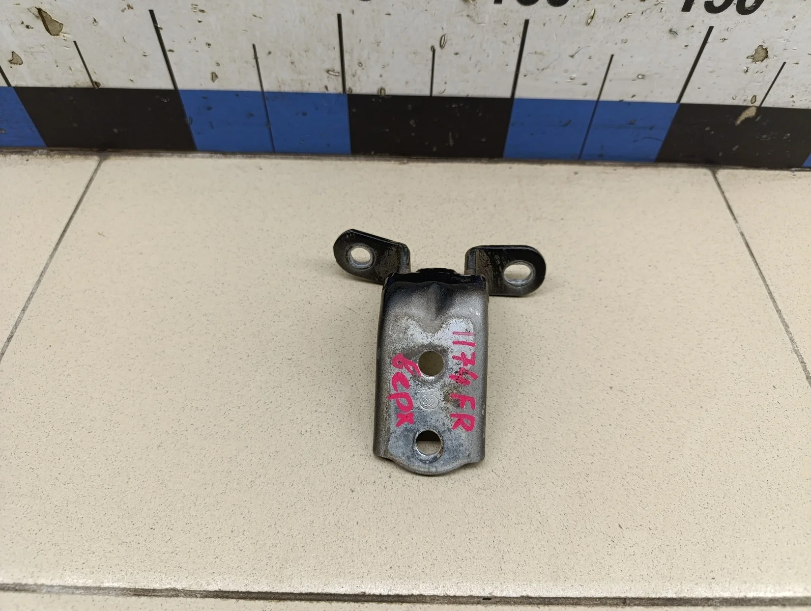 Петля двери передней правой верхняя Solaris 2010-2017